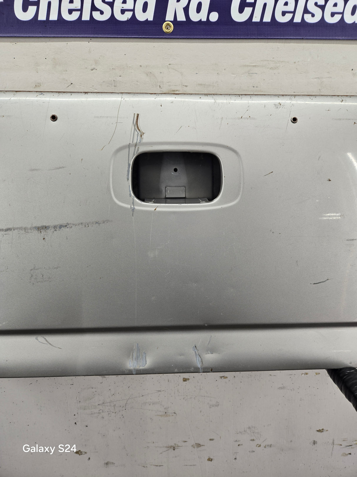 1999-2007 Chevrolet Silverado / GMC Sierra 1500 2500HD 3500 HD Tailgate