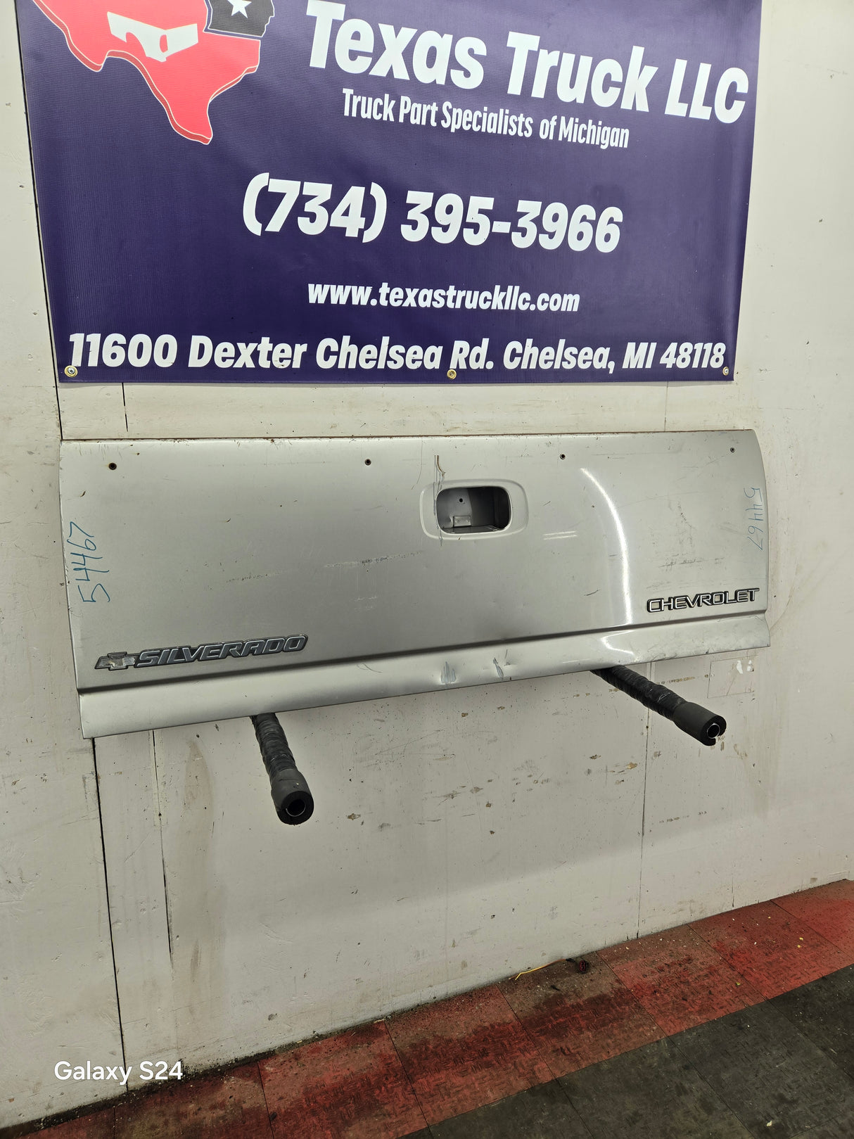 1999-2007 Chevrolet Silverado / GMC Sierra 1500 2500HD 3500 HD Tailgate