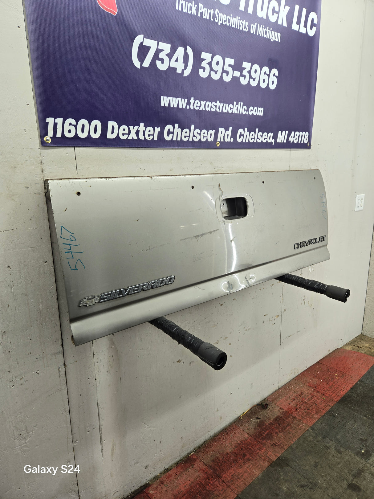 1999-2007 Chevrolet Silverado / GMC Sierra 1500 2500HD 3500 HD Tailgate