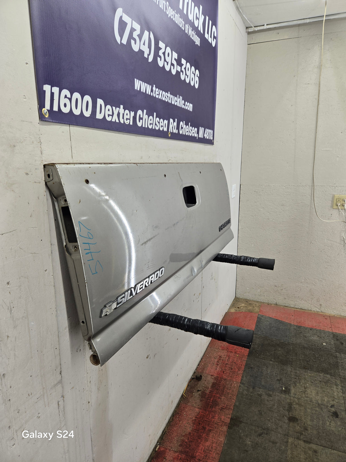 1999-2007 Chevrolet Silverado / GMC Sierra 1500 2500HD 3500 HD Tailgate