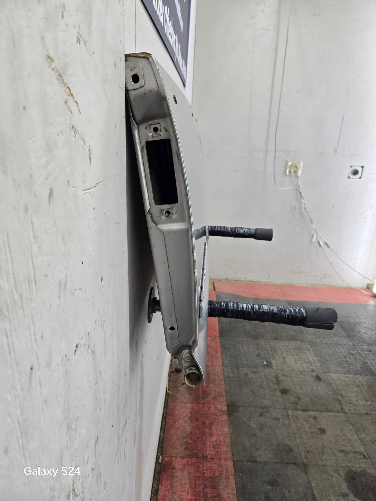 1999-2007 Chevrolet Silverado / GMC Sierra 1500 2500HD 3500 HD Tailgate