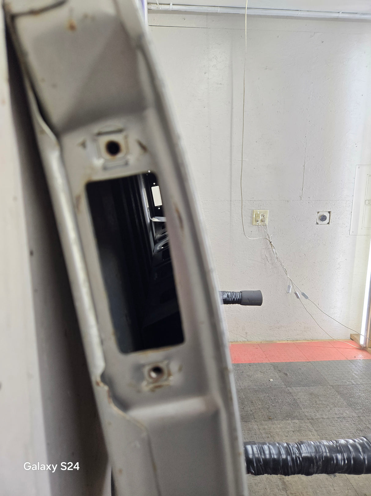 1999-2007 Chevrolet Silverado / GMC Sierra 1500 2500HD 3500 HD Tailgate