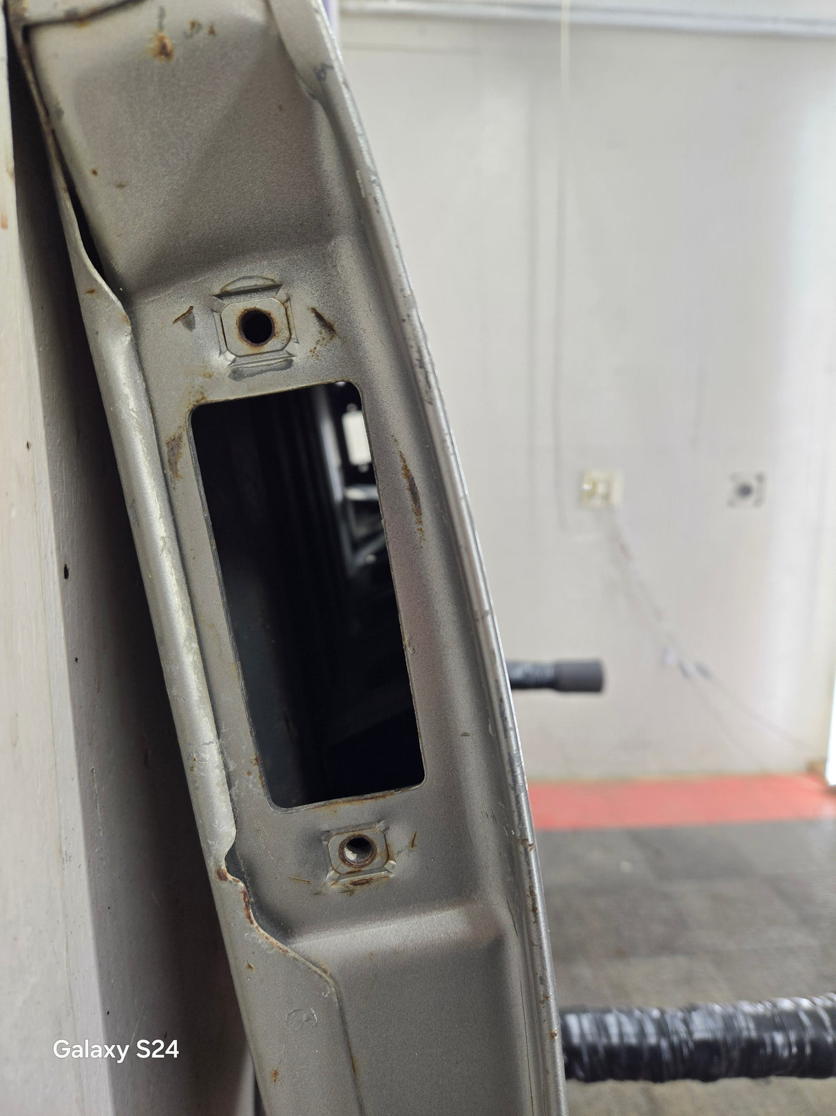 1999-2007 Chevrolet Silverado / GMC Sierra 1500 2500HD 3500 HD Tailgate