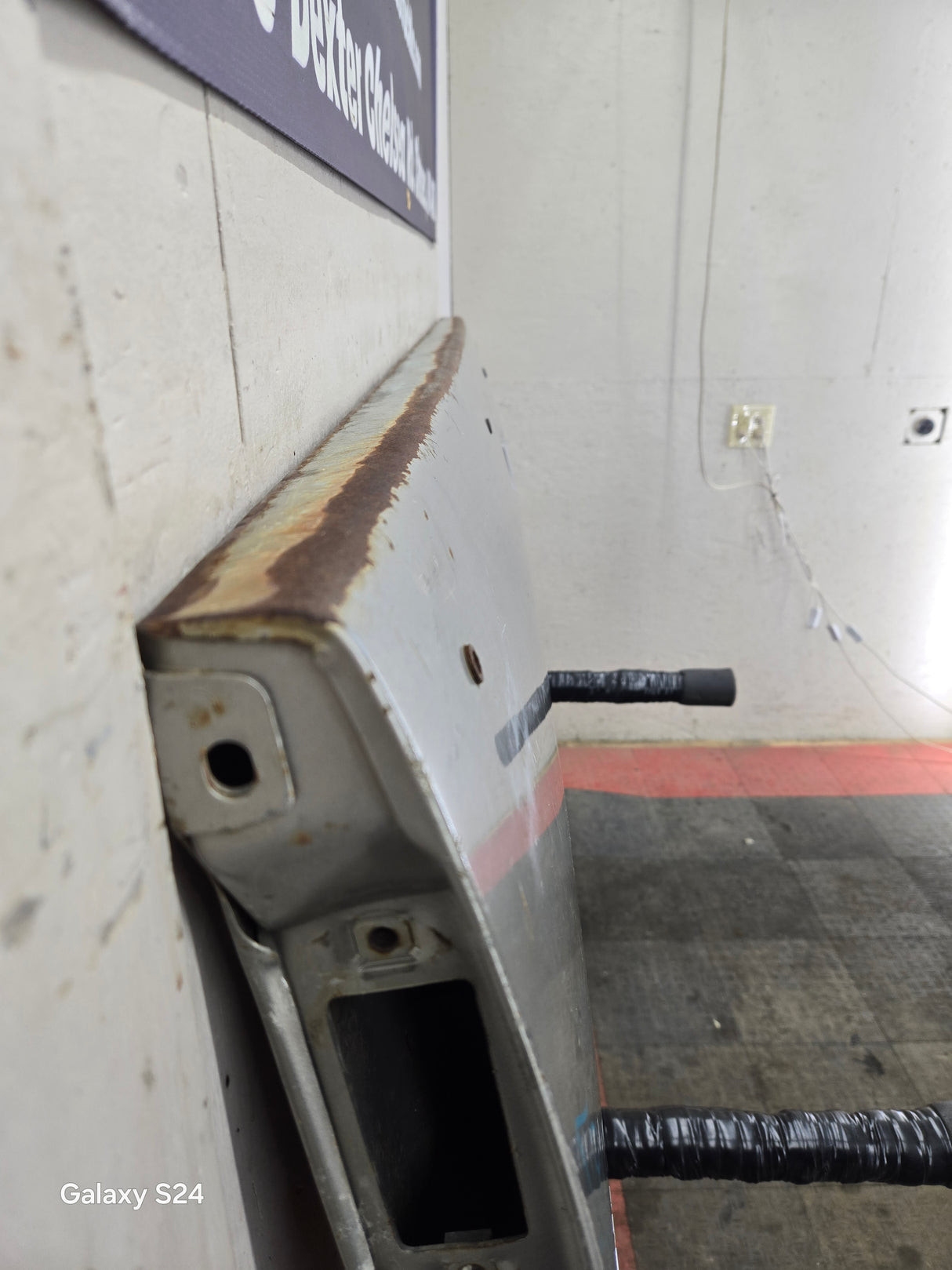 1999-2007 Chevrolet Silverado / GMC Sierra 1500 2500HD 3500 HD Tailgate