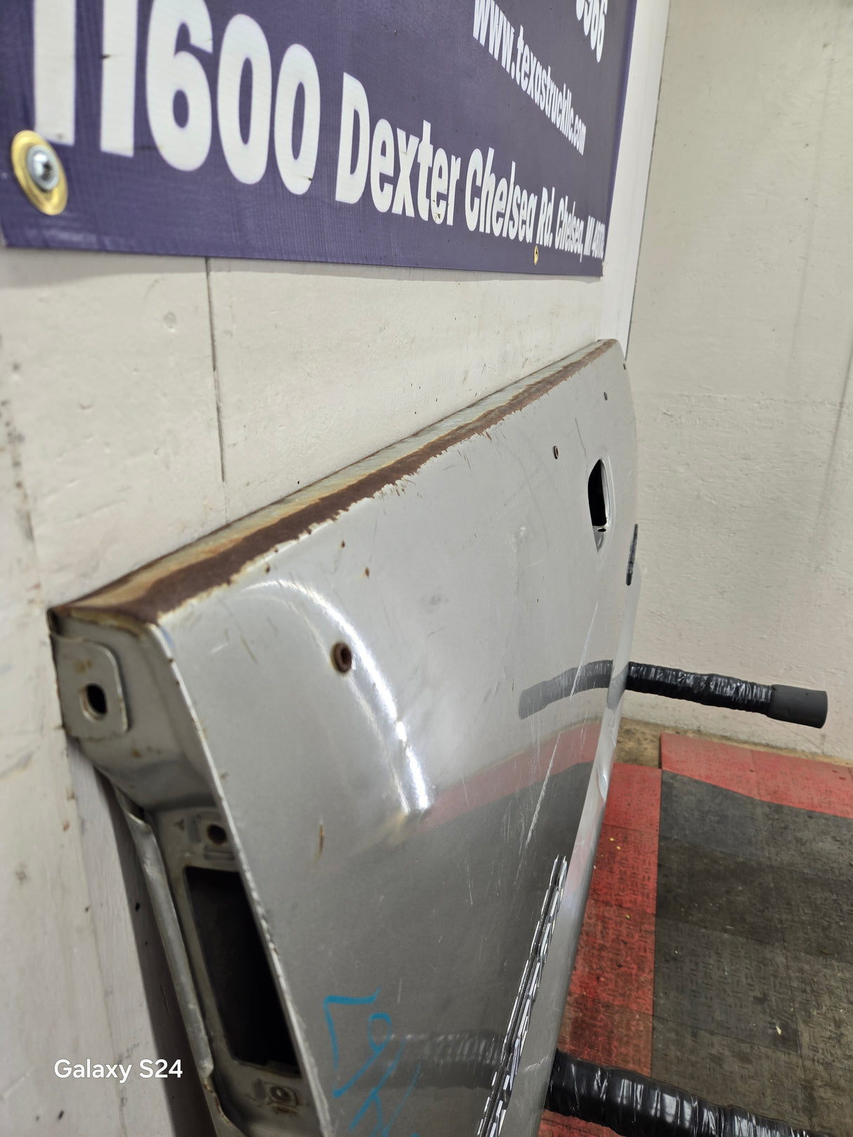 1999-2007 Chevrolet Silverado / GMC Sierra 1500 2500HD 3500 HD Tailgate