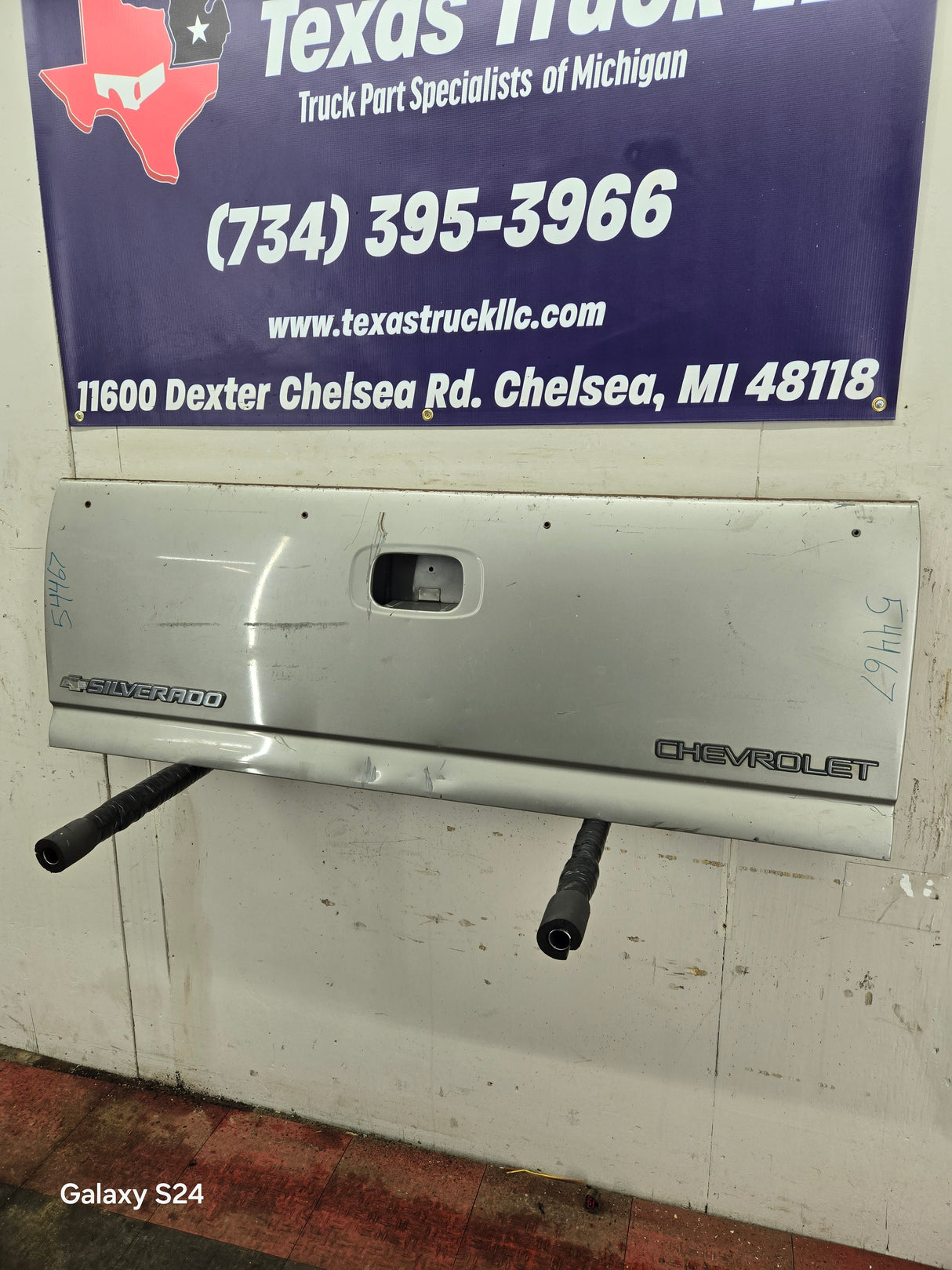 1999-2007 Chevrolet Silverado / GMC Sierra 1500 2500HD 3500 HD Tailgate