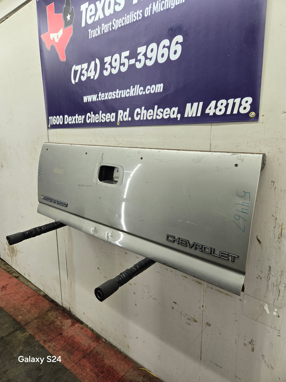 1999-2007 Chevrolet Silverado / GMC Sierra 1500 2500HD 3500 HD Tailgate