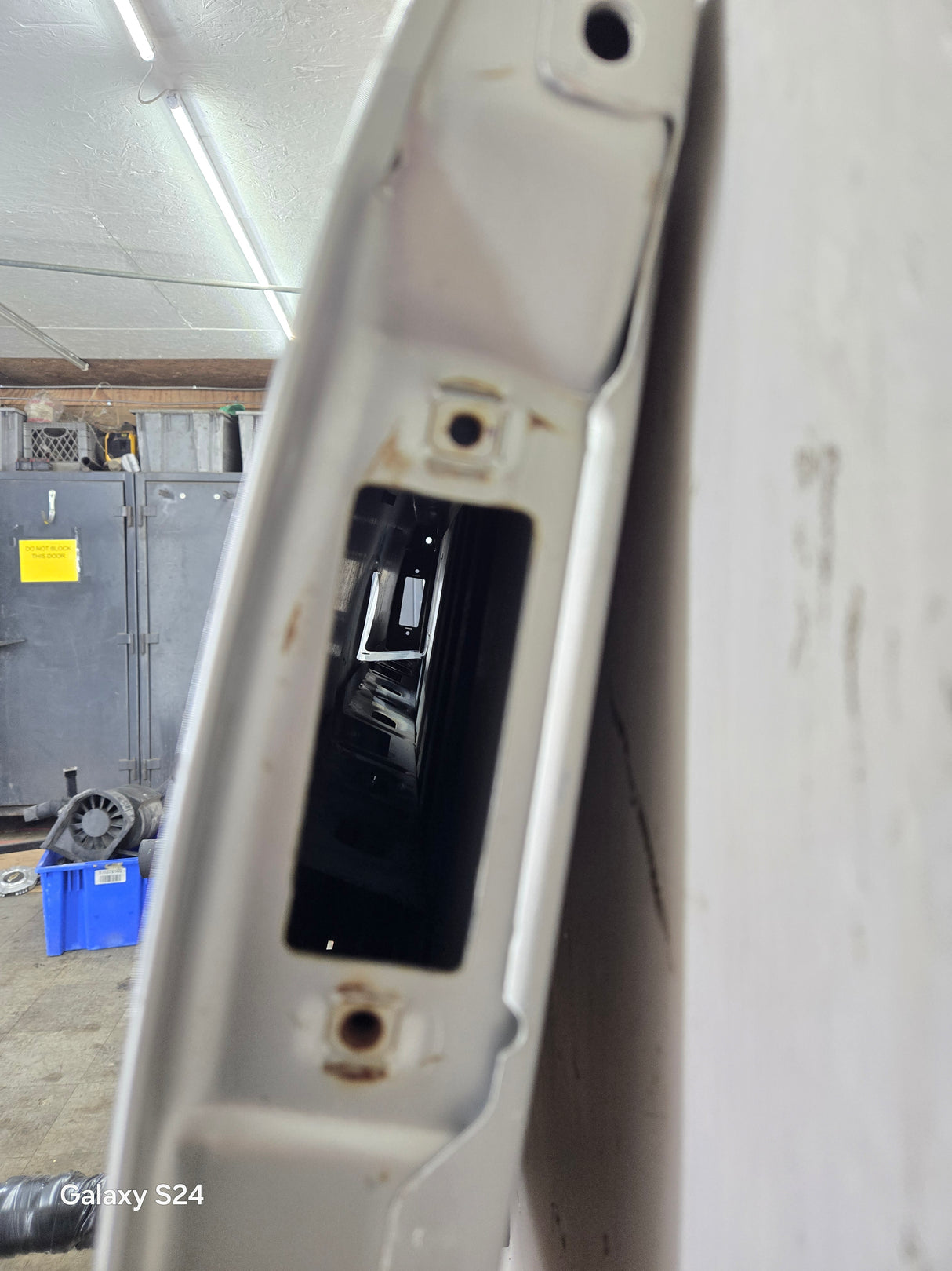 1999-2007 Chevrolet Silverado / GMC Sierra 1500 2500HD 3500 HD Tailgate