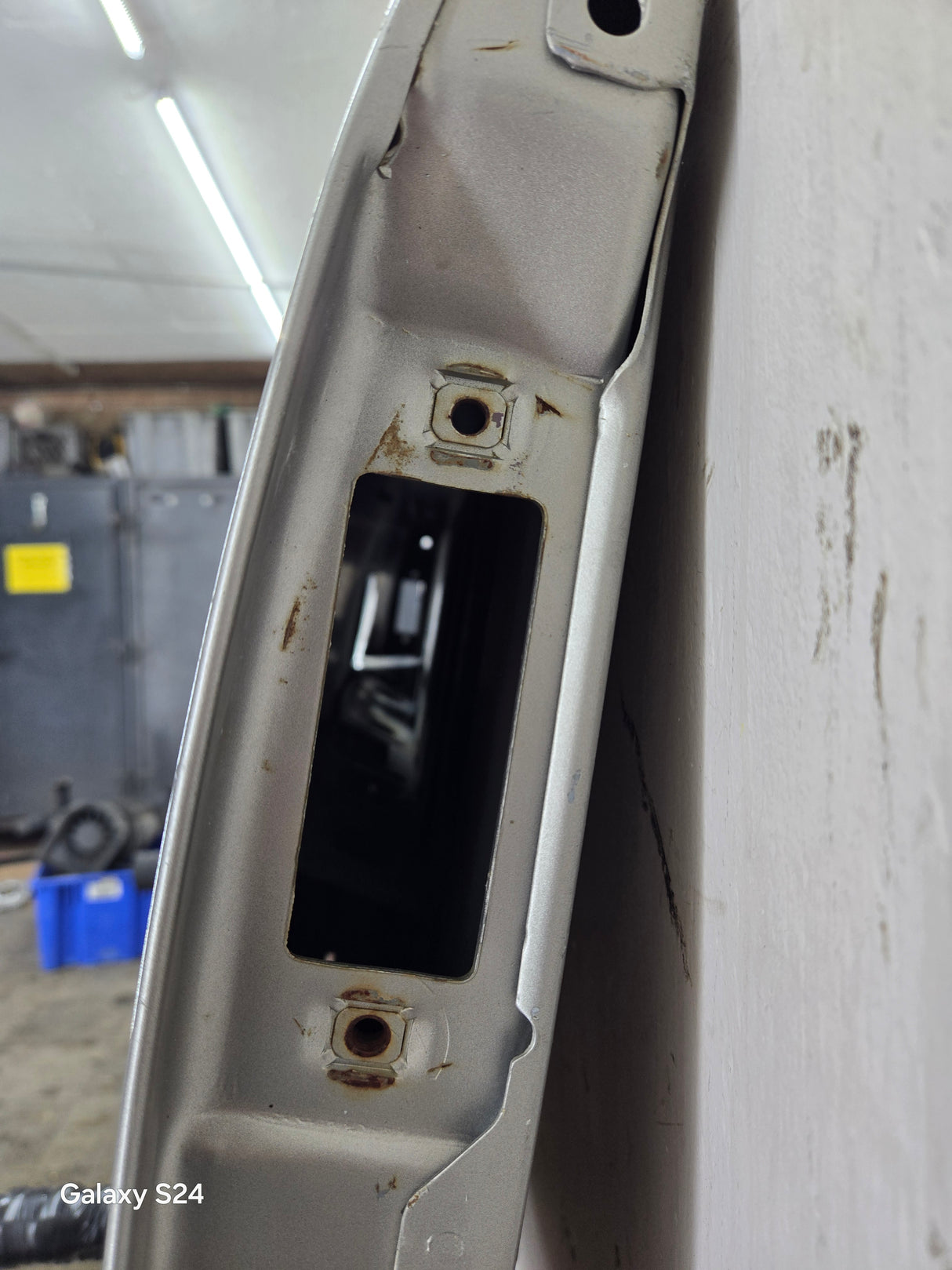 1999-2007 Chevrolet Silverado / GMC Sierra 1500 2500HD 3500 HD Tailgate