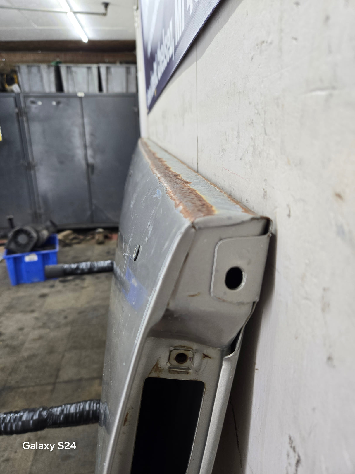 1999-2007 Chevrolet Silverado / GMC Sierra 1500 2500HD 3500 HD Tailgate