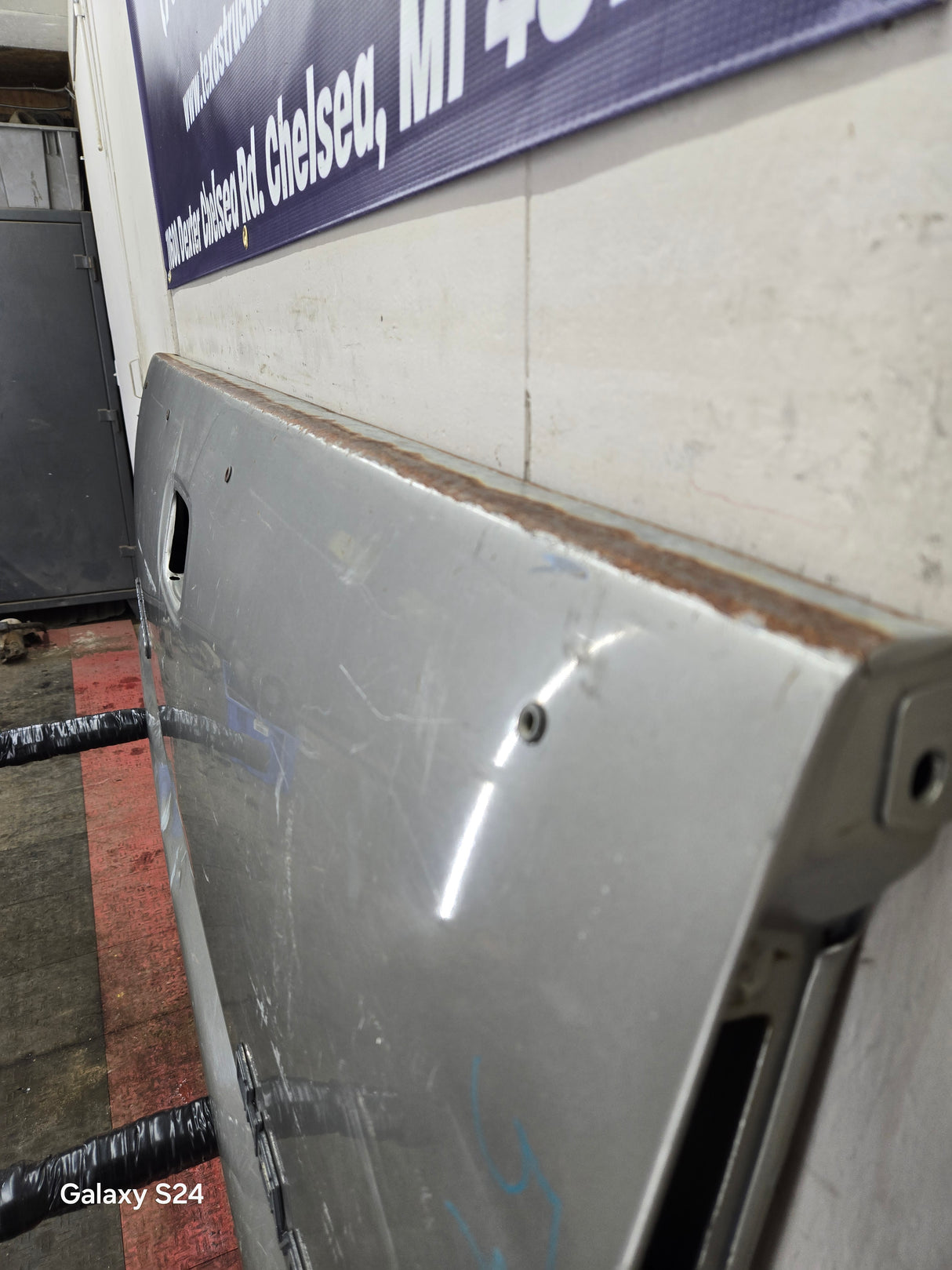 1999-2007 Chevrolet Silverado / GMC Sierra 1500 2500HD 3500 HD Tailgate