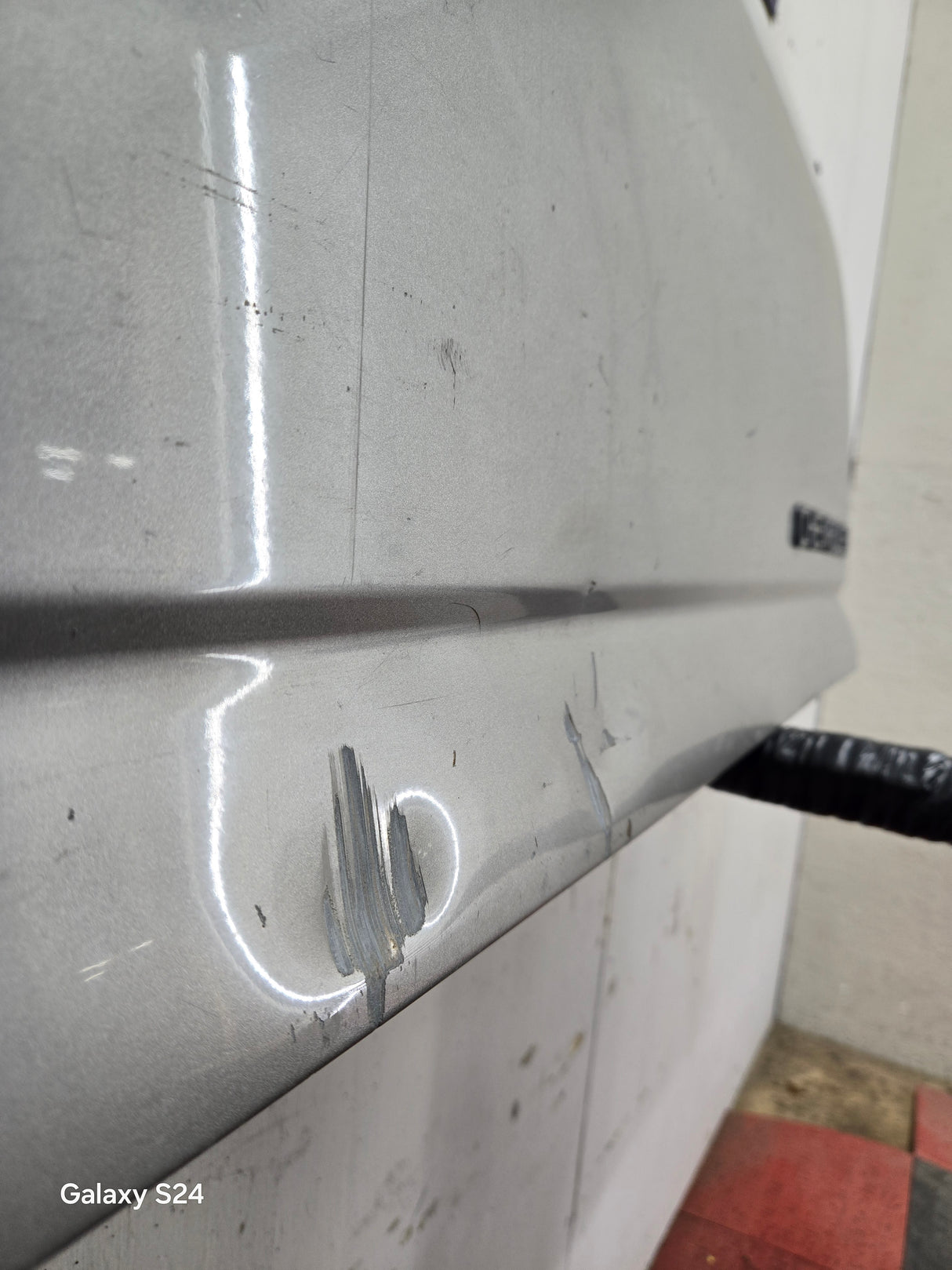 1999-2007 Chevrolet Silverado / GMC Sierra 1500 2500HD 3500 HD Tailgate