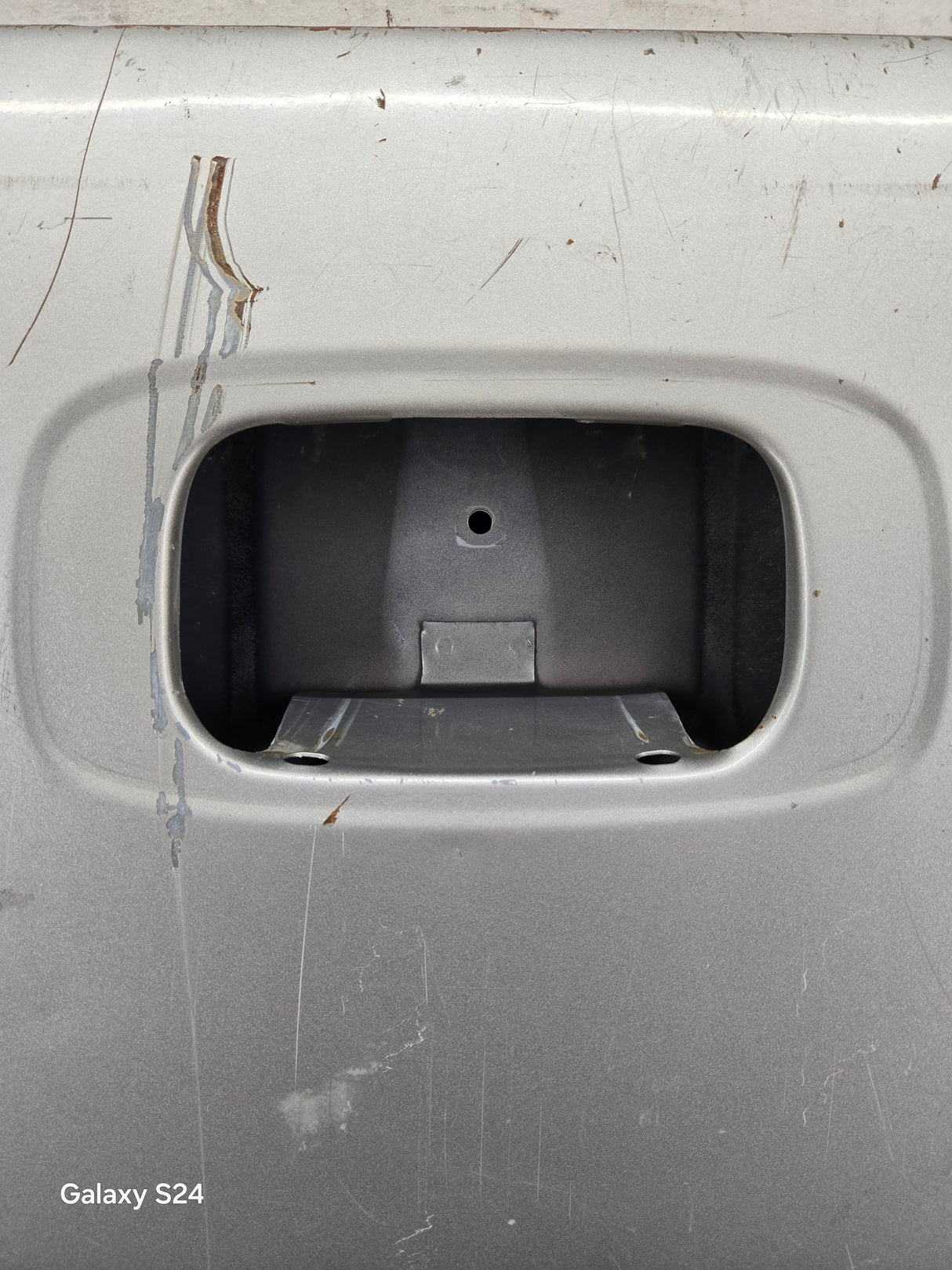 1999-2007 Chevrolet Silverado / GMC Sierra 1500 2500HD 3500 HD Tailgate