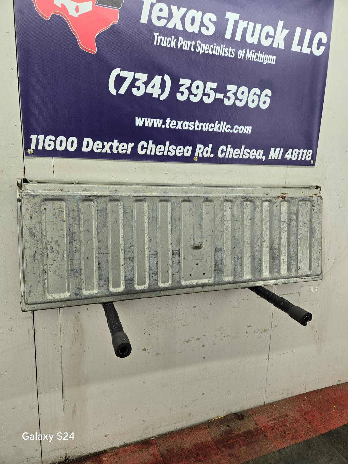 1999-2007 Chevrolet Silverado / GMC Sierra 1500 2500HD 3500 HD Tailgate