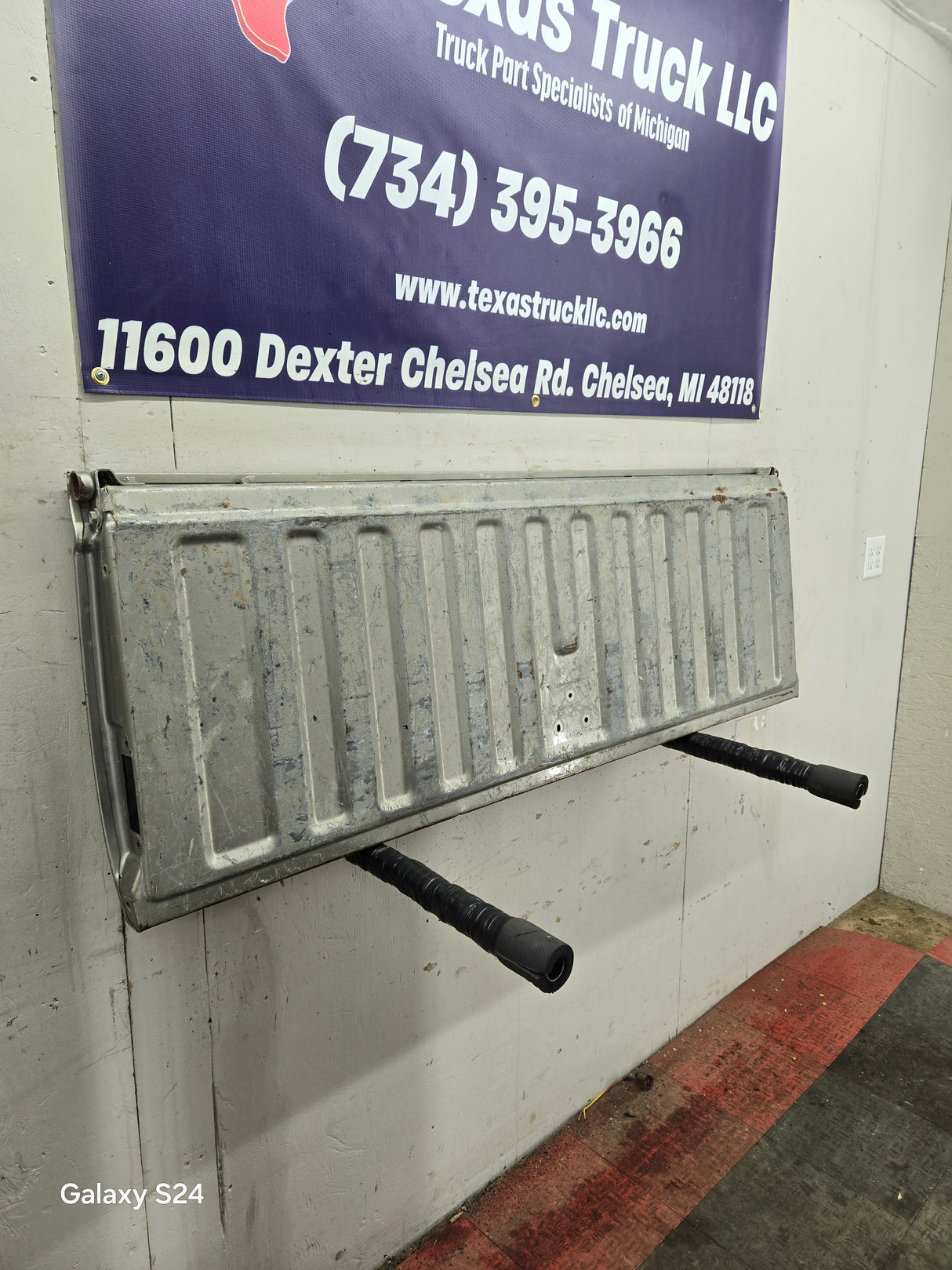 1999-2007 Chevrolet Silverado / GMC Sierra 1500 2500HD 3500 HD Tailgate