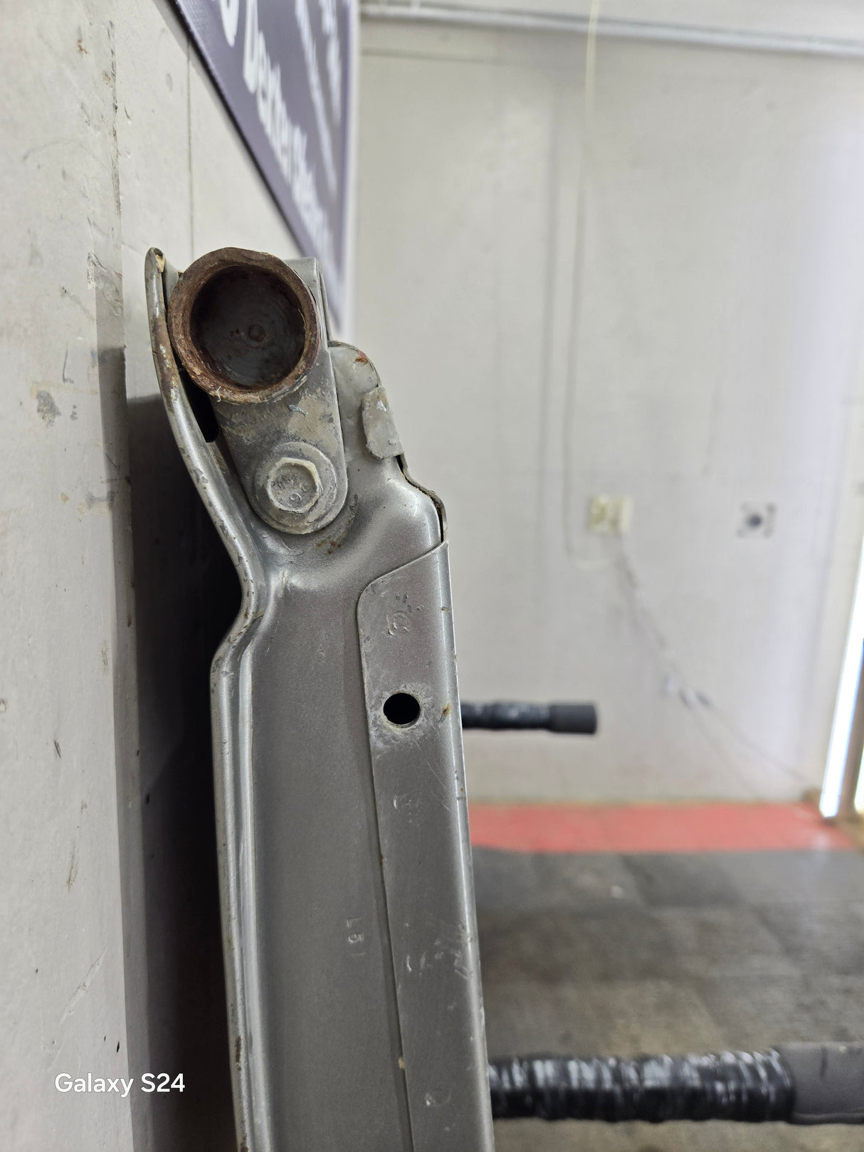 1999-2007 Chevrolet Silverado / GMC Sierra 1500 2500HD 3500 HD Tailgate