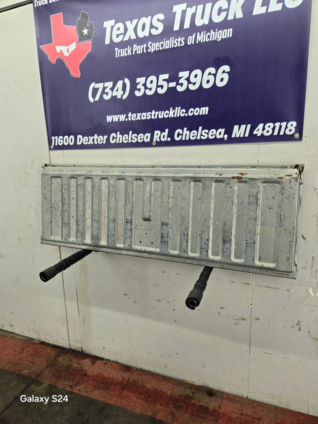 1999-2007 Chevrolet Silverado / GMC Sierra 1500 2500HD 3500 HD Tailgate