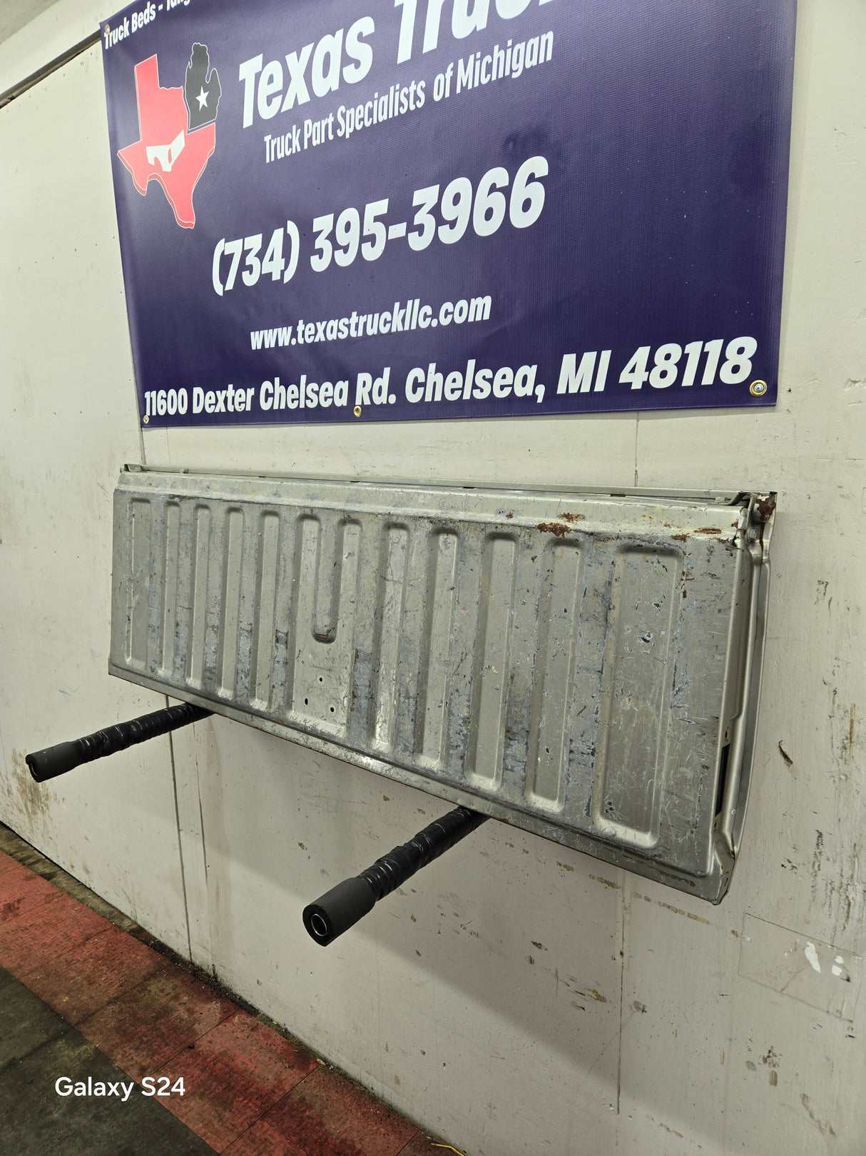 1999-2007 Chevrolet Silverado / GMC Sierra 1500 2500HD 3500 HD Tailgate