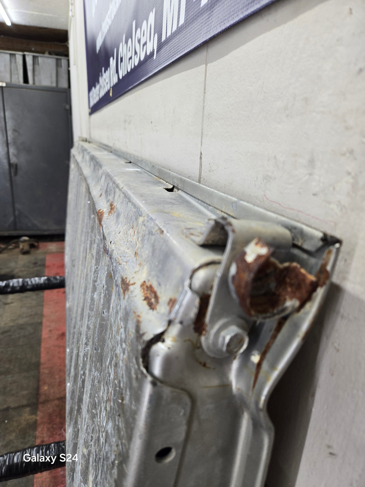 1999-2007 Chevrolet Silverado / GMC Sierra 1500 2500HD 3500 HD Tailgate