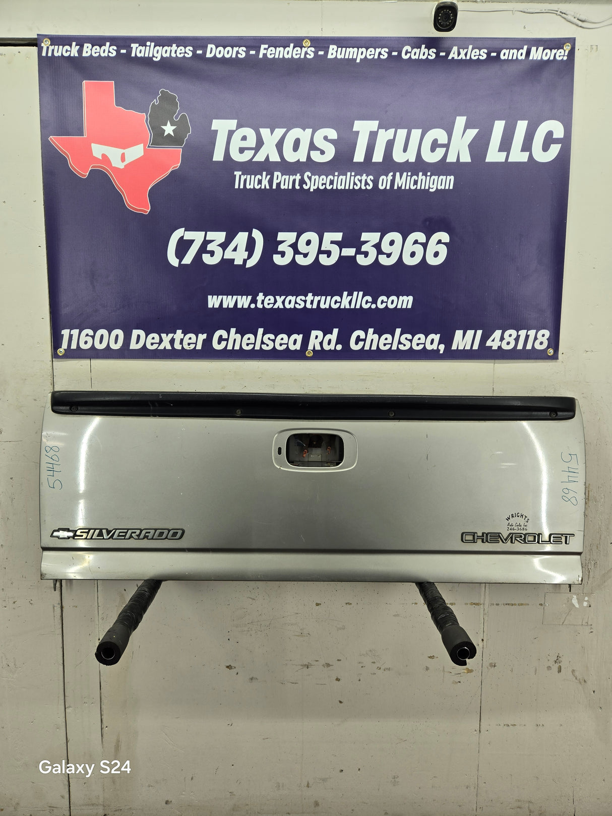 1999-2007 Chevrolet Silverado / GMC Sierra 1500 2500HD 3500 HD Tailgate