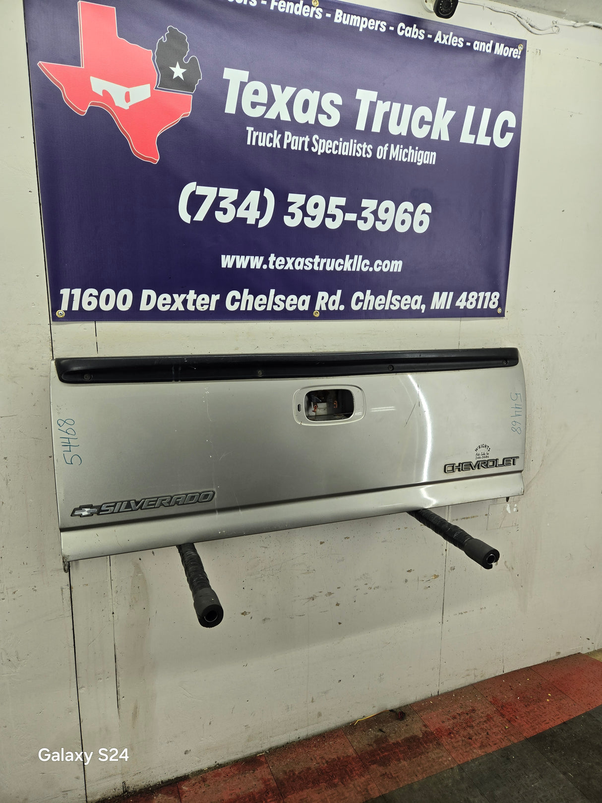 1999-2007 Chevrolet Silverado / GMC Sierra 1500 2500HD 3500 HD Tailgate