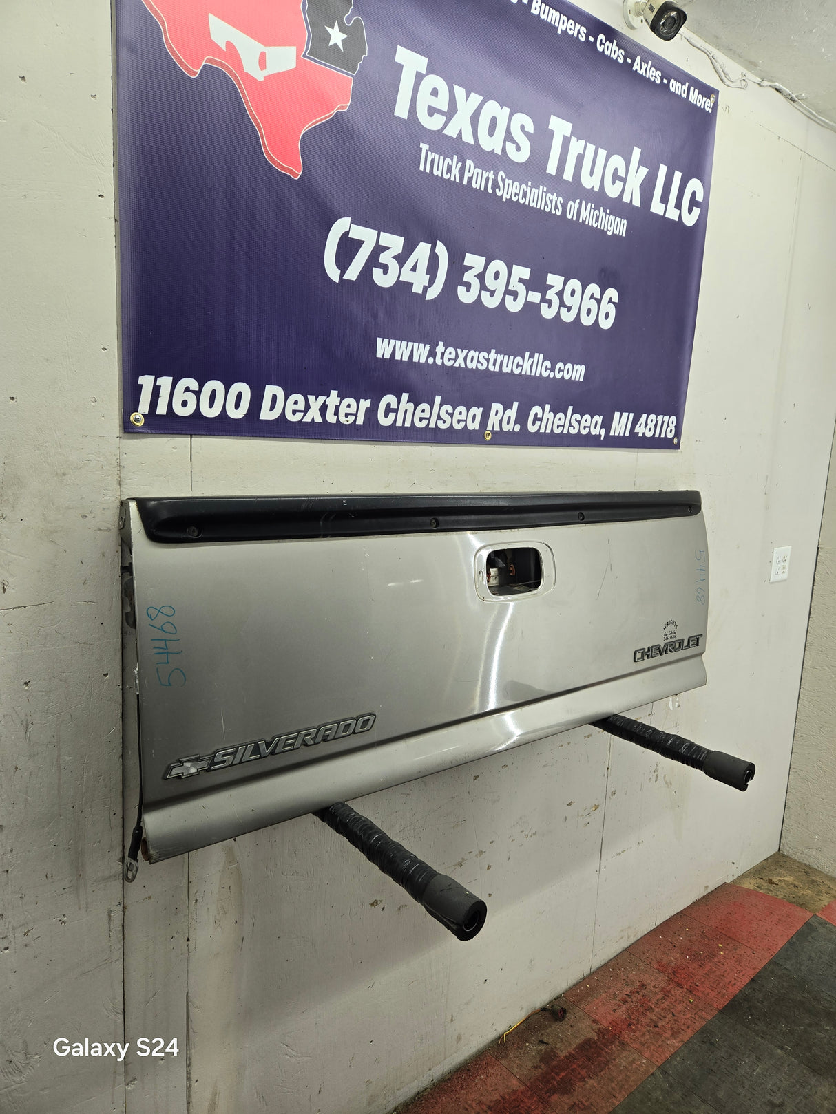 1999-2007 Chevrolet Silverado / GMC Sierra 1500 2500HD 3500 HD Tailgate