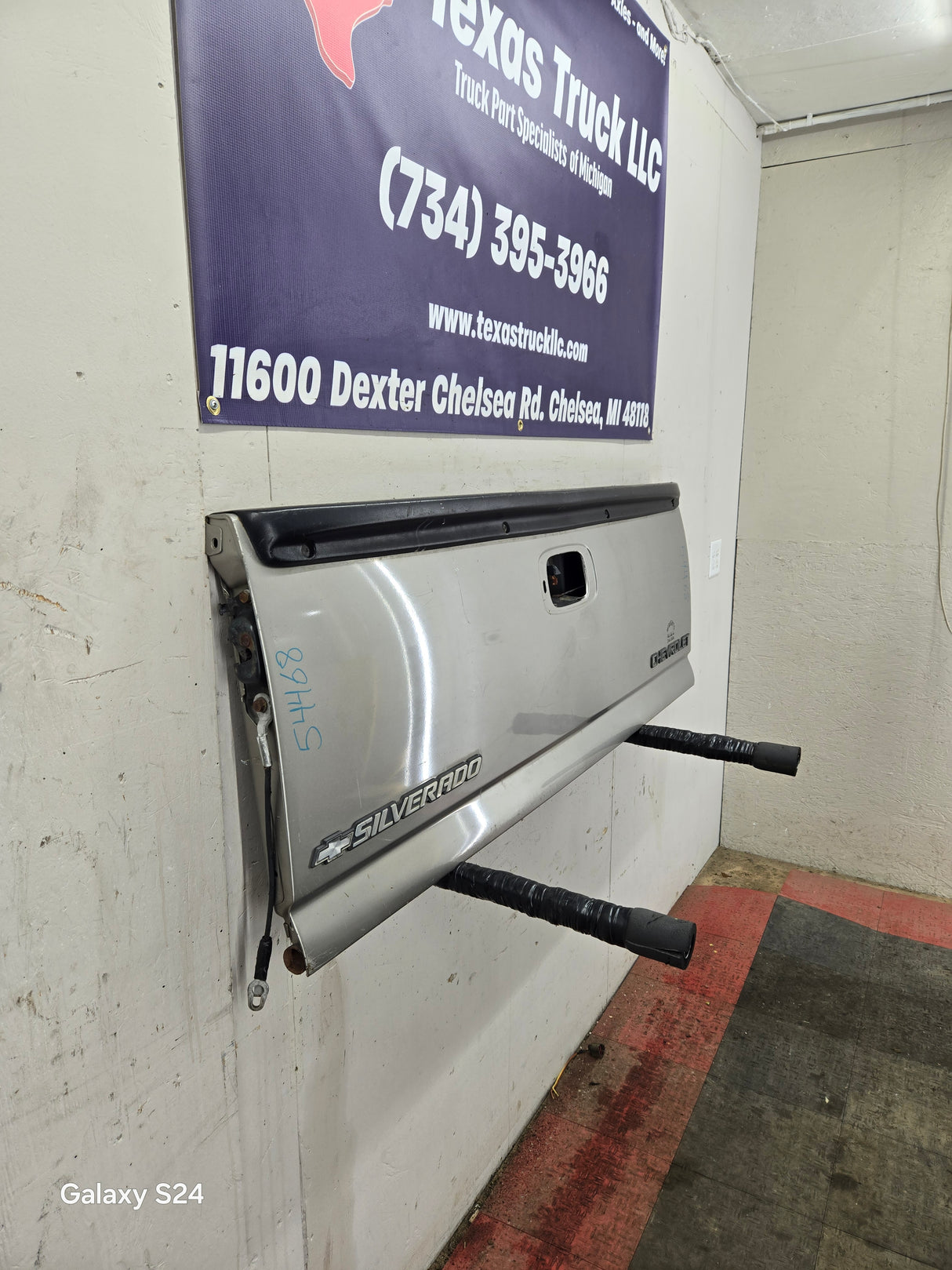 1999-2007 Chevrolet Silverado / GMC Sierra 1500 2500HD 3500 HD Tailgate