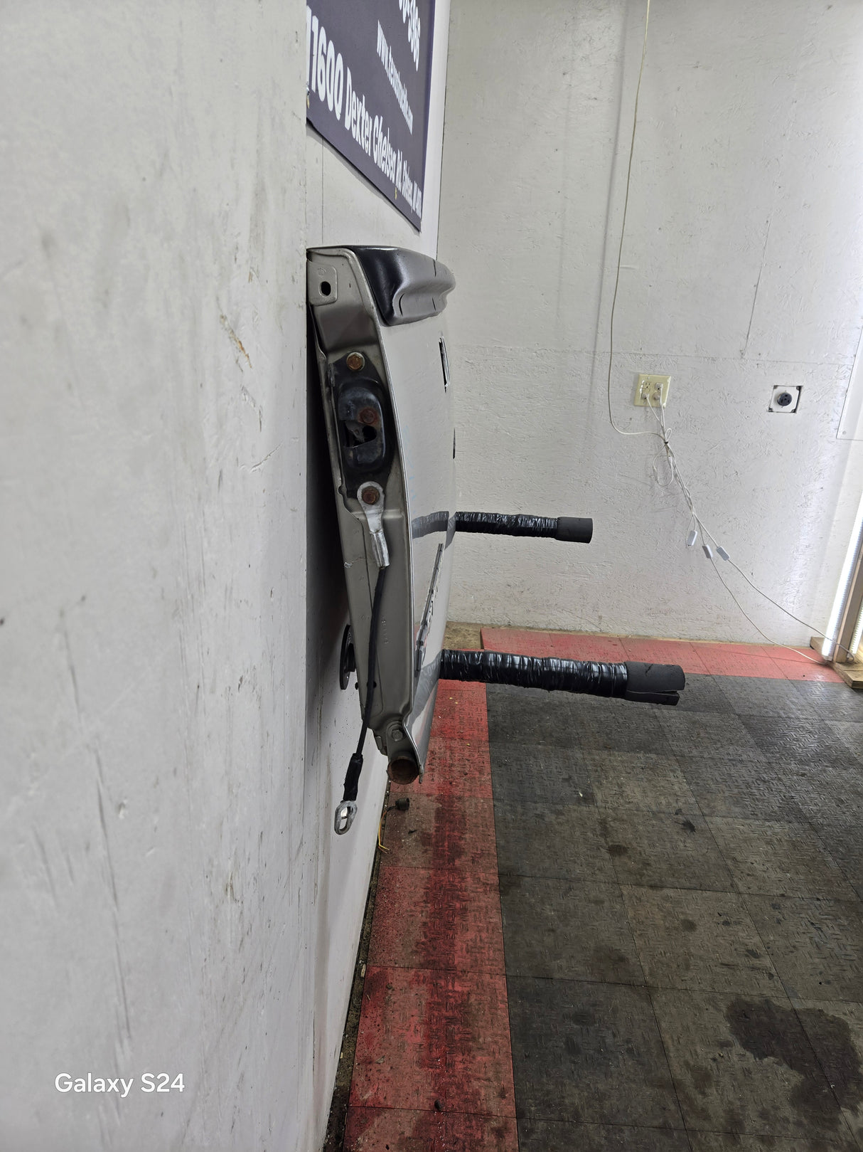 1999-2007 Chevrolet Silverado / GMC Sierra 1500 2500HD 3500 HD Tailgate