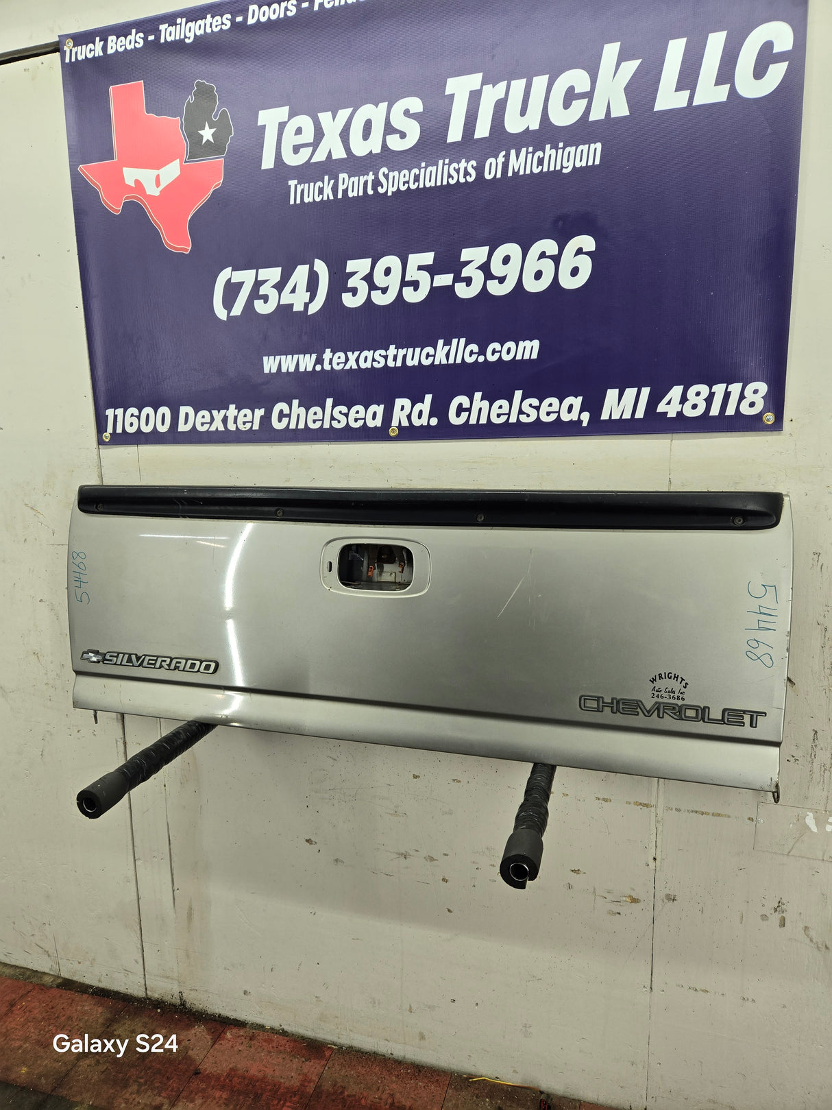 1999-2007 Chevrolet Silverado / GMC Sierra 1500 2500HD 3500 HD Tailgate