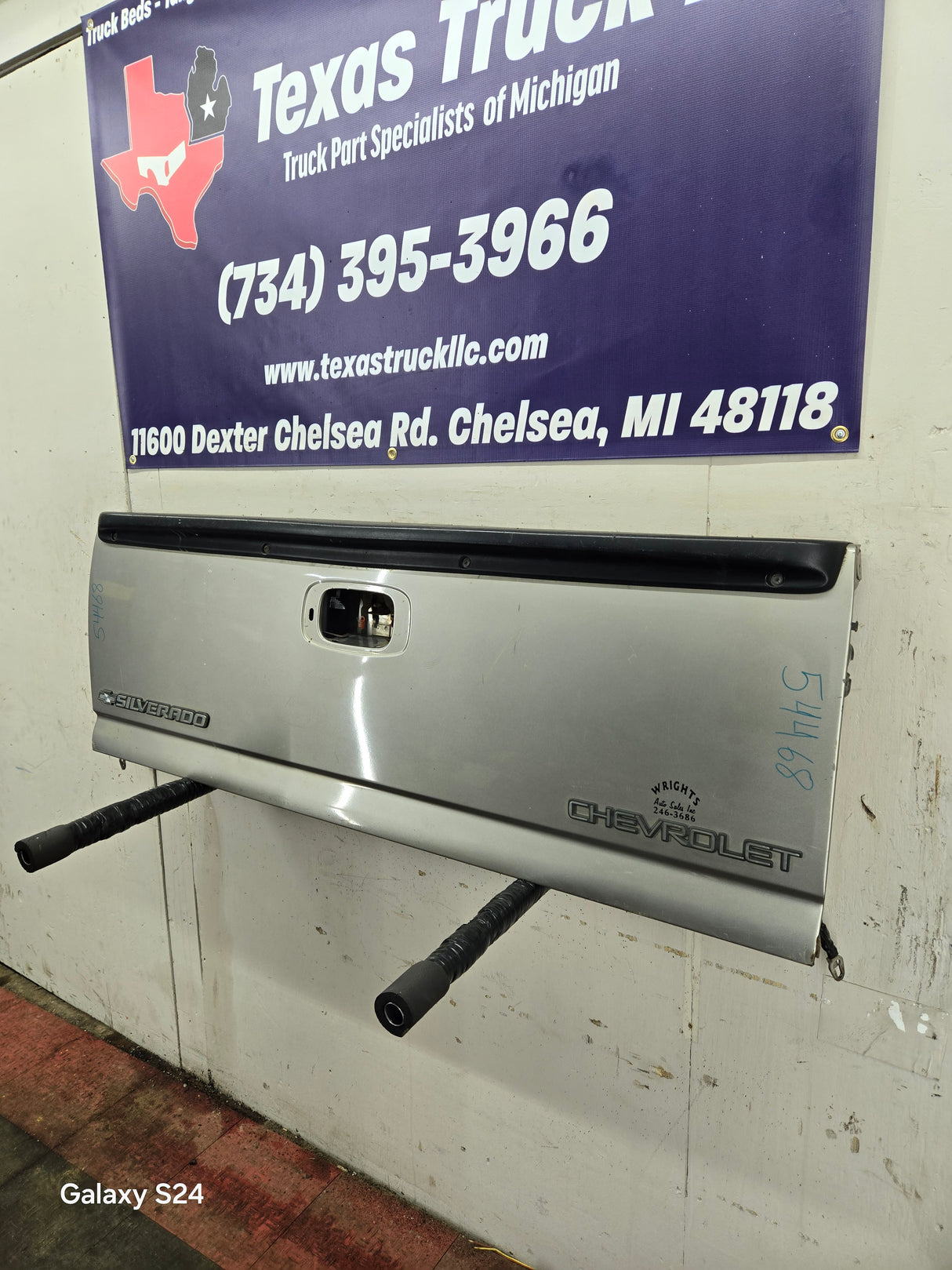 1999-2007 Chevrolet Silverado / GMC Sierra 1500 2500HD 3500 HD Tailgate