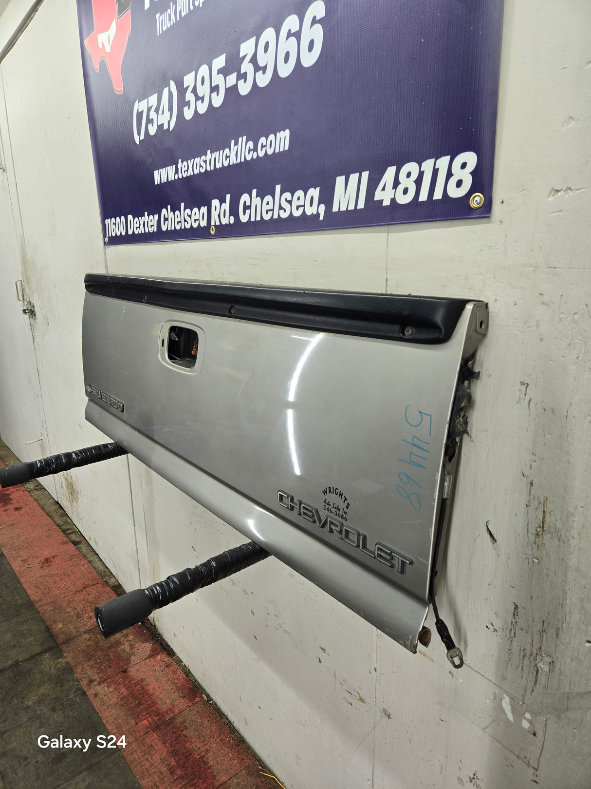 1999-2007 Chevrolet Silverado / GMC Sierra 1500 2500HD 3500 HD Tailgate