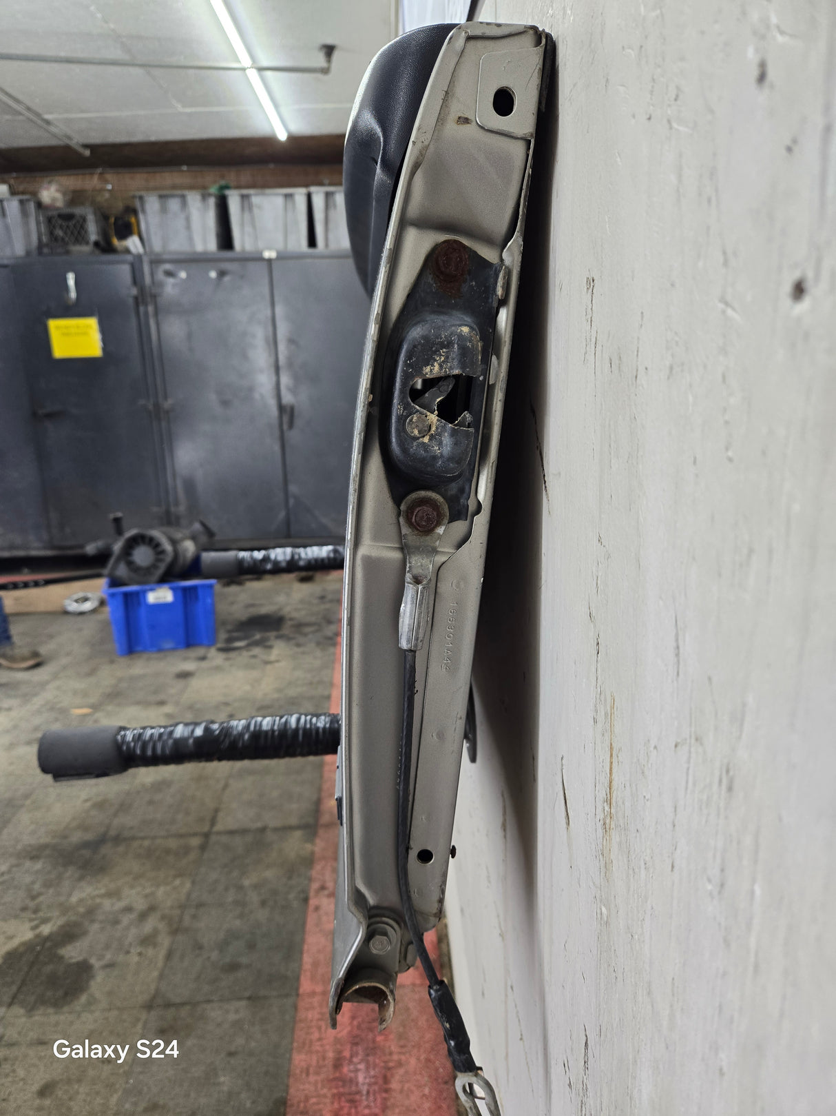 1999-2007 Chevrolet Silverado / GMC Sierra 1500 2500HD 3500 HD Tailgate