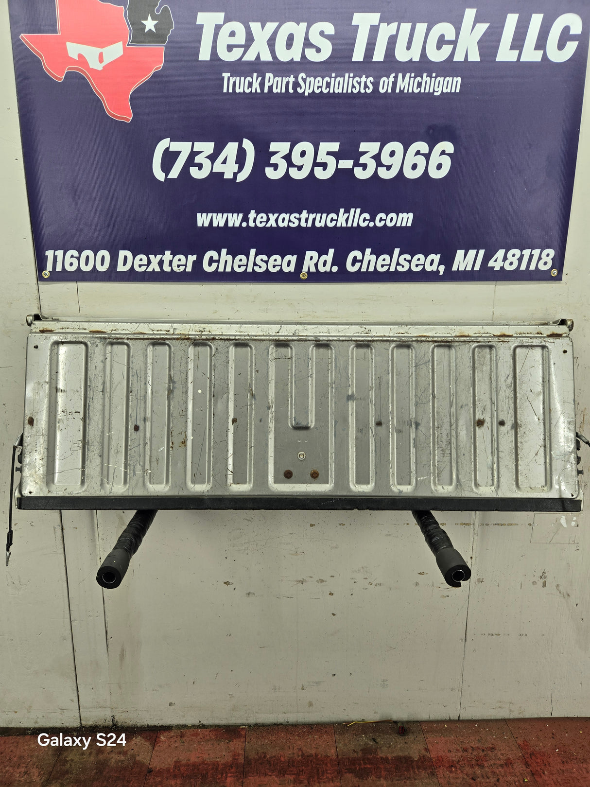 1999-2007 Chevrolet Silverado / GMC Sierra 1500 2500HD 3500 HD Tailgate