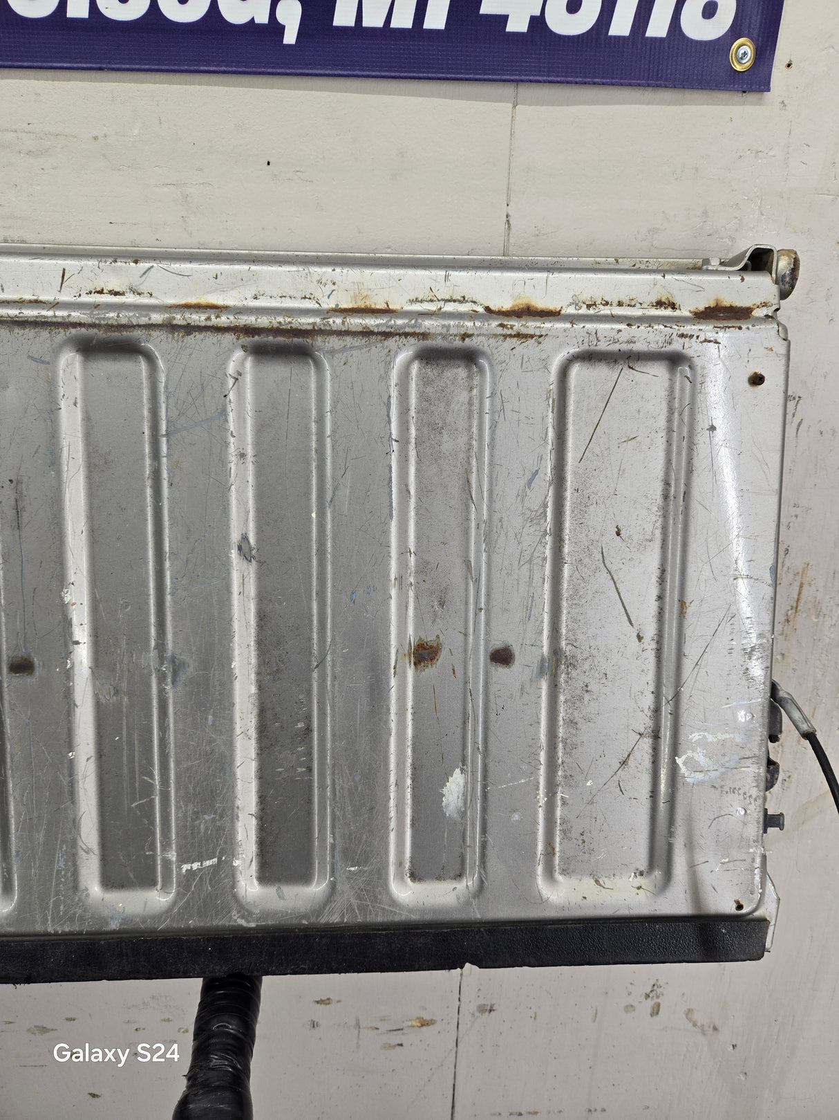 1999-2007 Chevrolet Silverado / GMC Sierra 1500 2500HD 3500 HD Tailgate