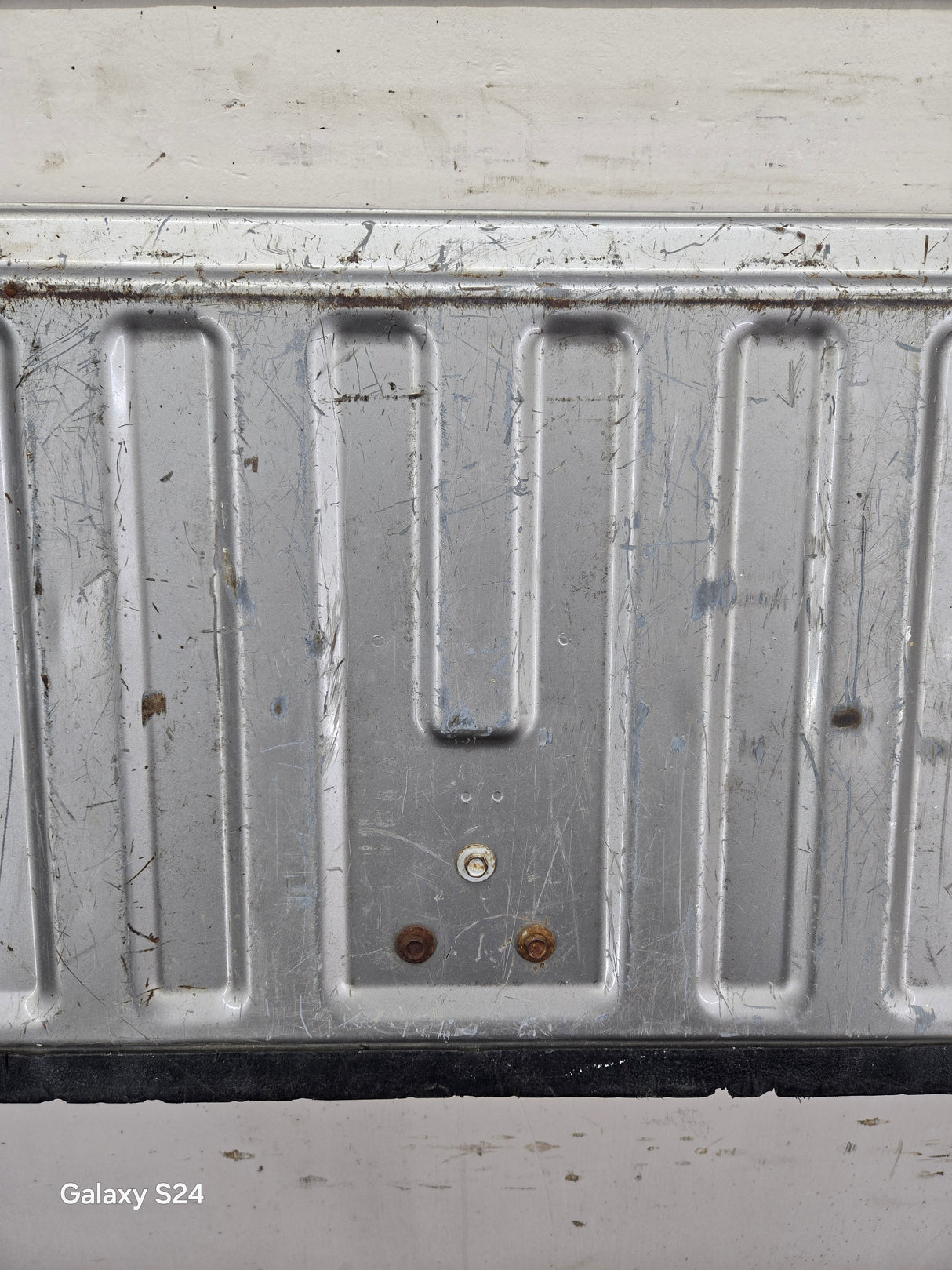 1999-2007 Chevrolet Silverado / GMC Sierra 1500 2500HD 3500 HD Tailgate