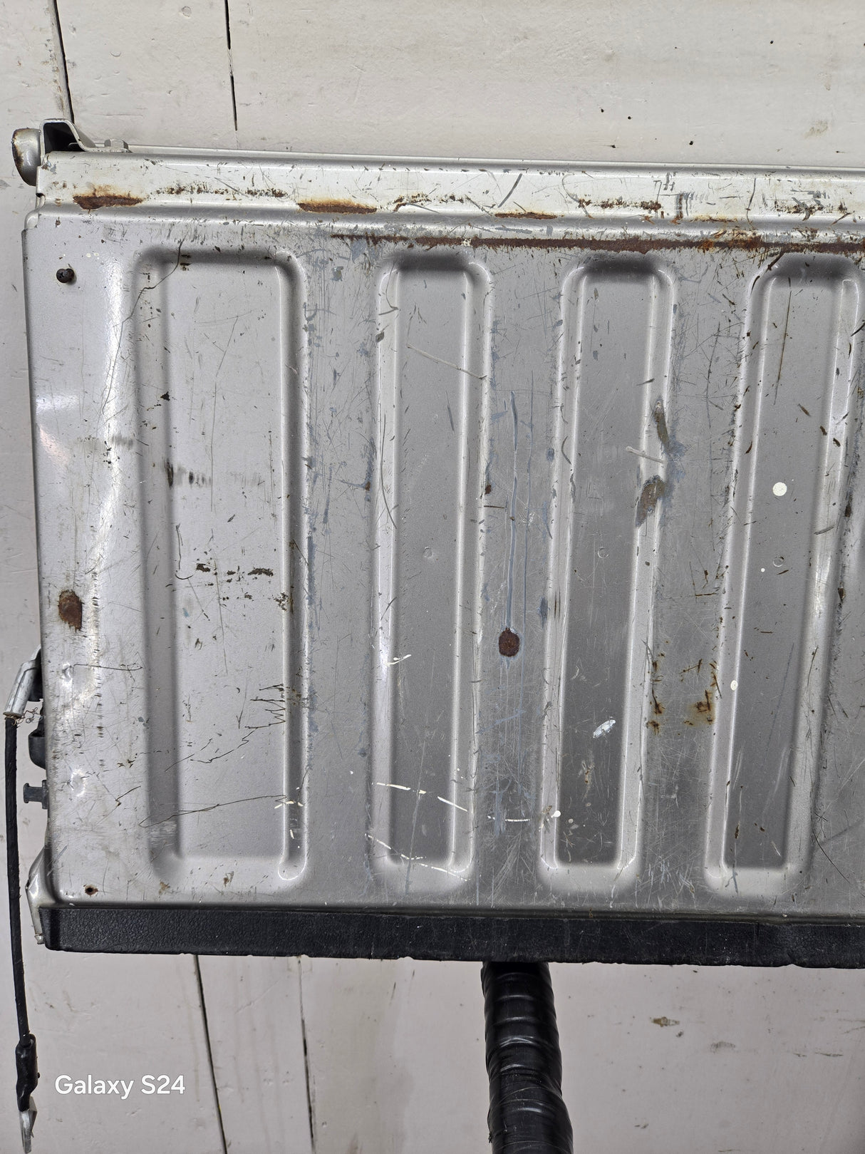 1999-2007 Chevrolet Silverado / GMC Sierra 1500 2500HD 3500 HD Tailgate