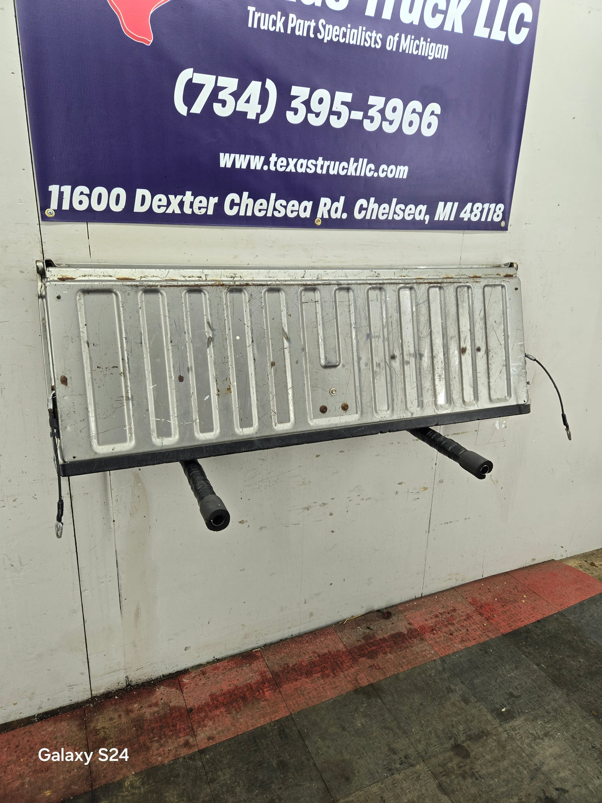 1999-2007 Chevrolet Silverado / GMC Sierra 1500 2500HD 3500 HD Tailgate