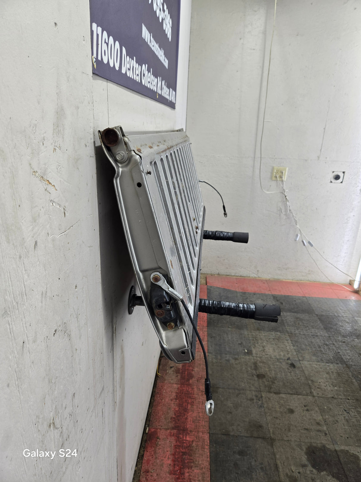 1999-2007 Chevrolet Silverado / GMC Sierra 1500 2500HD 3500 HD Tailgate