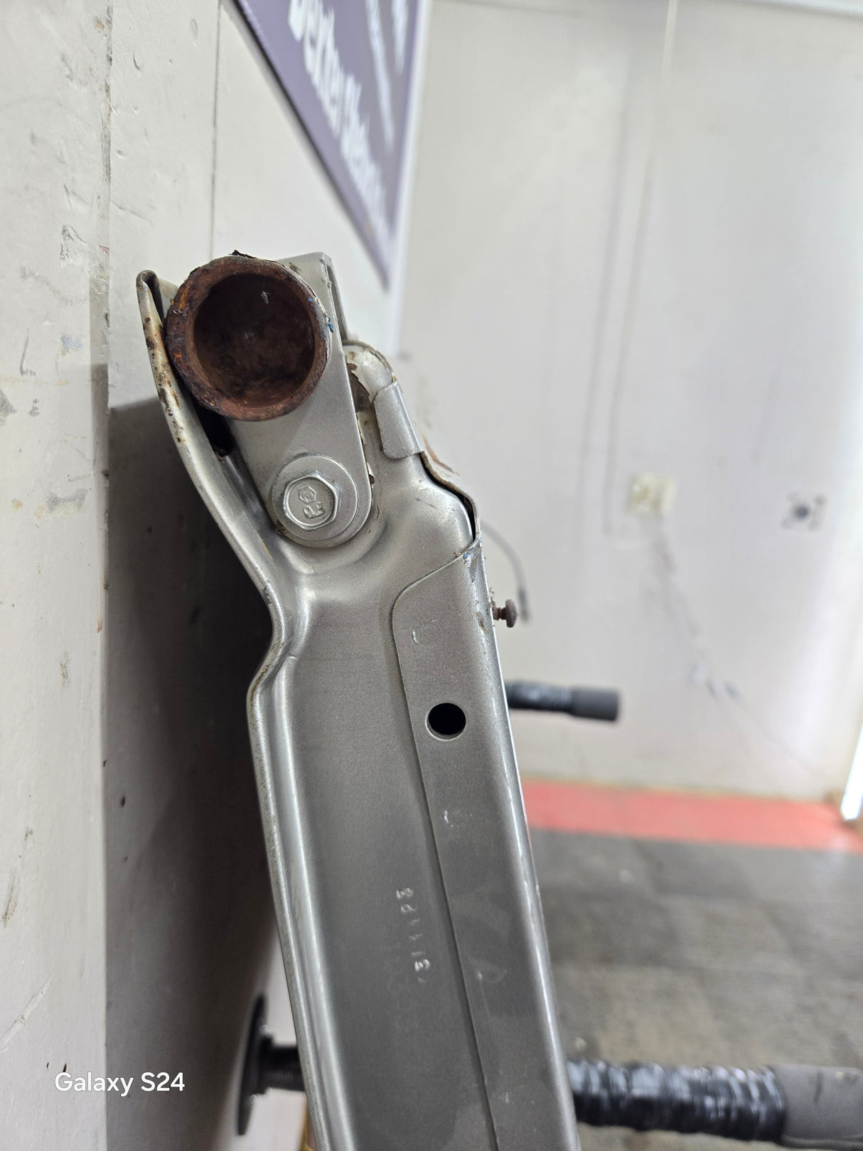 1999-2007 Chevrolet Silverado / GMC Sierra 1500 2500HD 3500 HD Tailgate