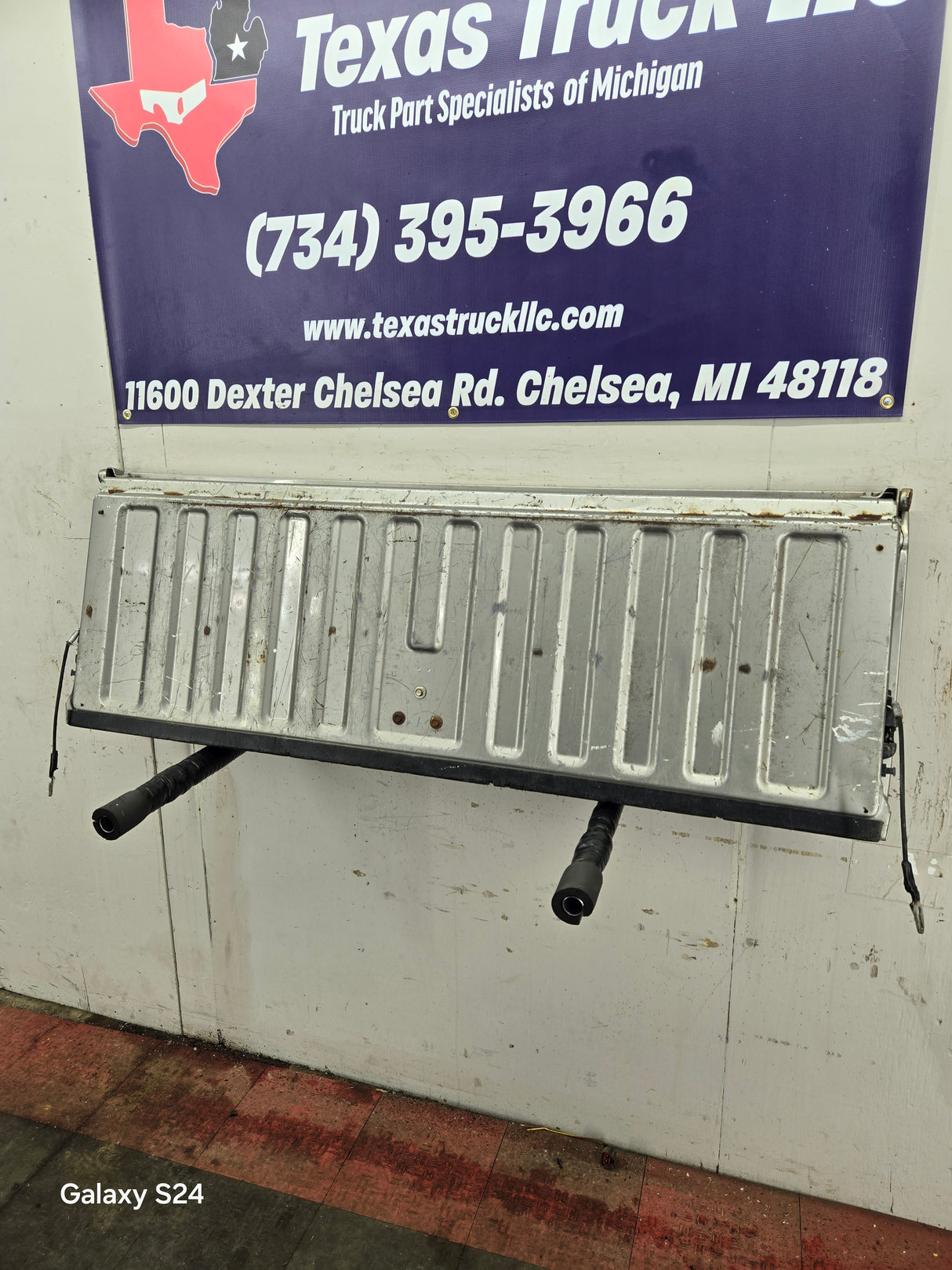 1999-2007 Chevrolet Silverado / GMC Sierra 1500 2500HD 3500 HD Tailgate