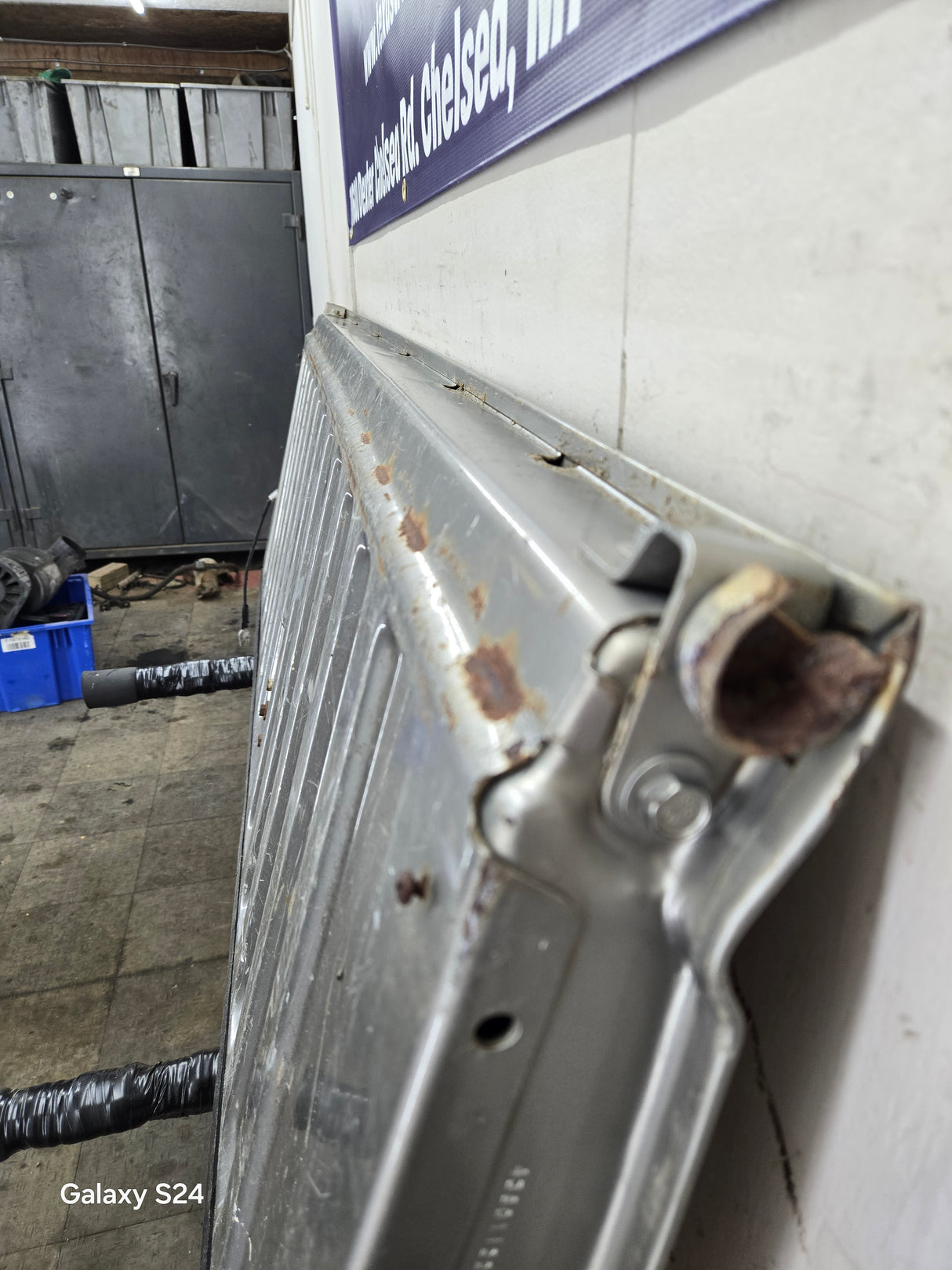 1999-2007 Chevrolet Silverado / GMC Sierra 1500 2500HD 3500 HD Tailgate