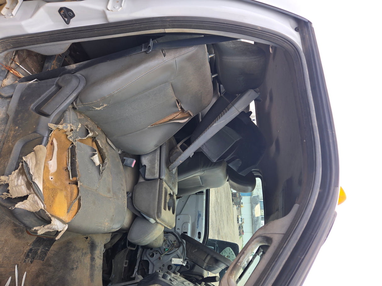 2012 Ford F-350 Super Duty Crew Cab, Cab and Chassis Dual Rear Wheel 2wd - FULL PART OUT