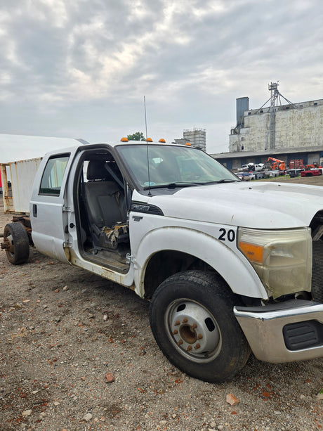 2012 Ford F-350 Super Duty Crew Cab, Cab and Chassis Dual Rear Wheel 2wd - FULL PART OUT