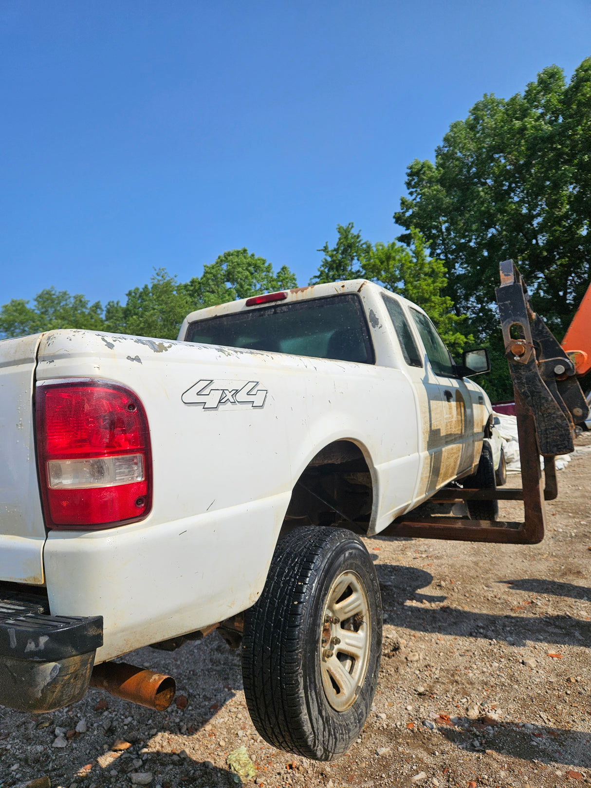 2007 Ford Ranger Extended Cab 6' Short Bed 4x4 - FULL PART OUT