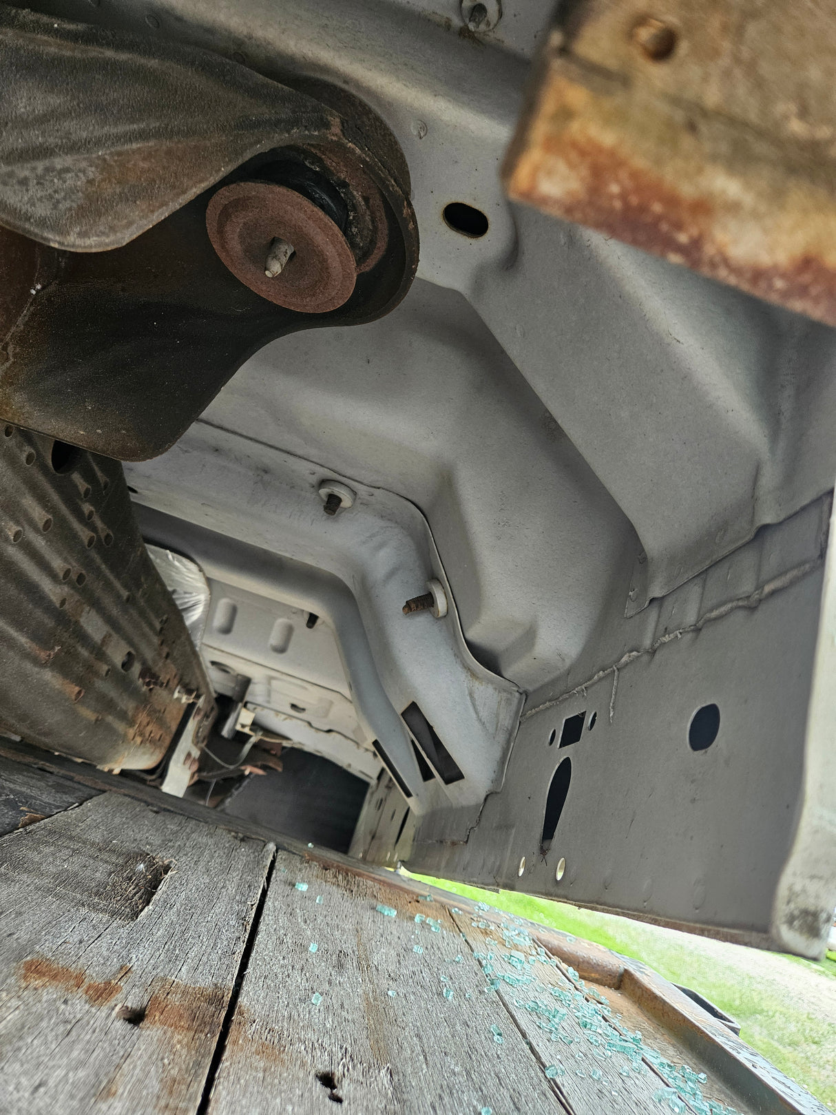 2006 Ford F-350 2wd Regular Cab, Cab & Chassis Dually Service Body - FULL PART OUT