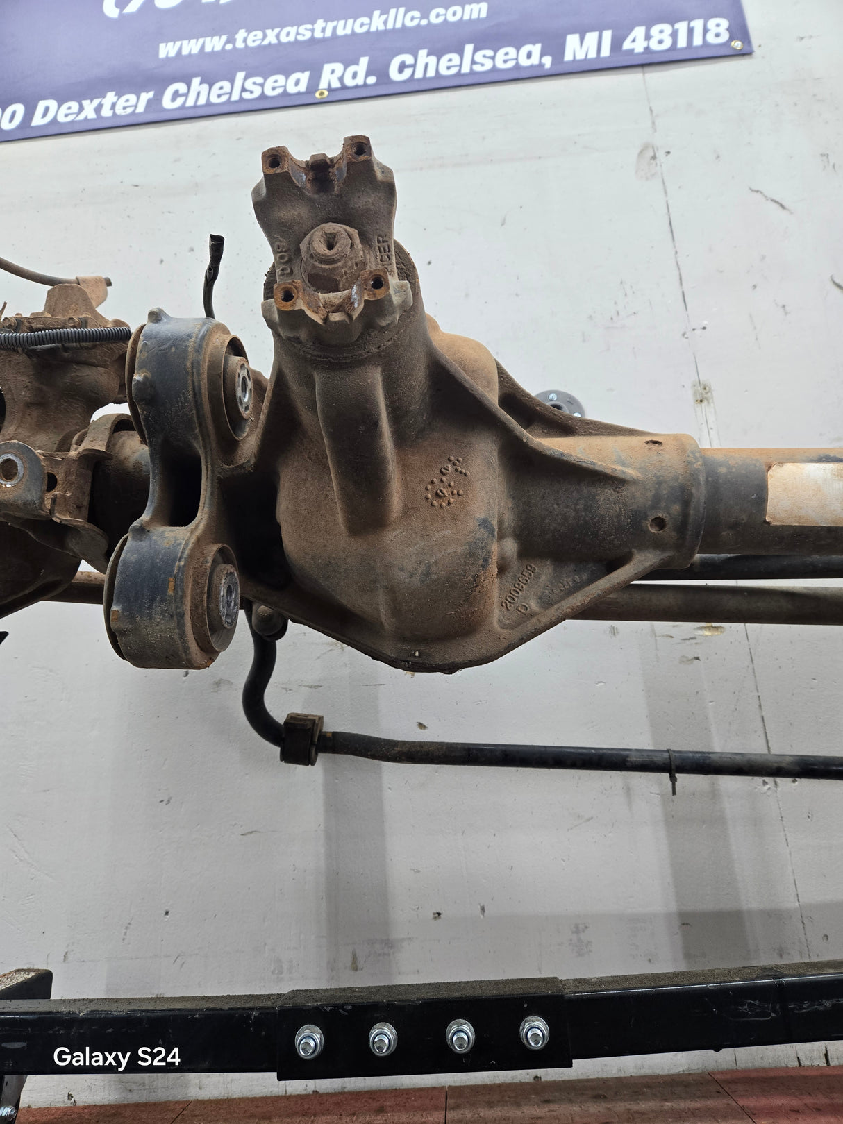 2011-2012 Ford Super Duty F250 F350 Front Axle 3.73 Gear Ratio 168K MILES