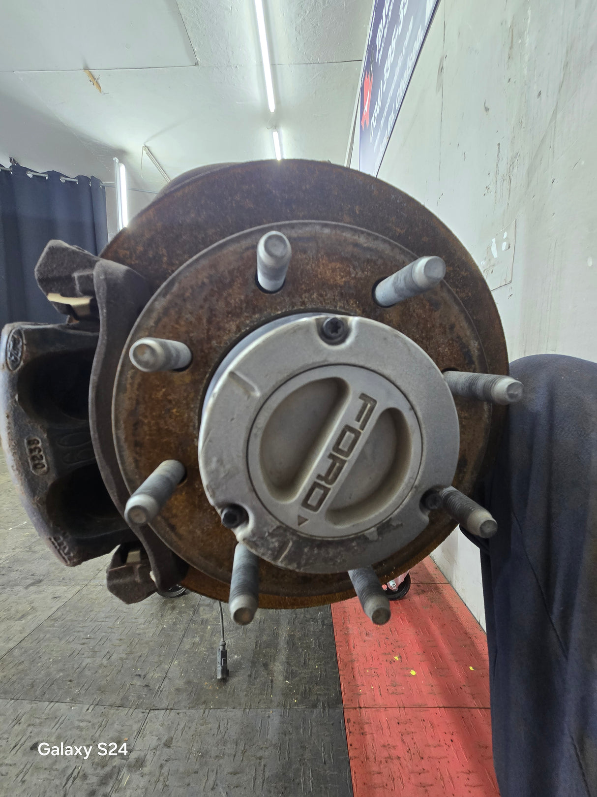 2011-2012 Ford Super Duty F250 F350 Front Axle 3.73 Gear Ratio 168K MILES