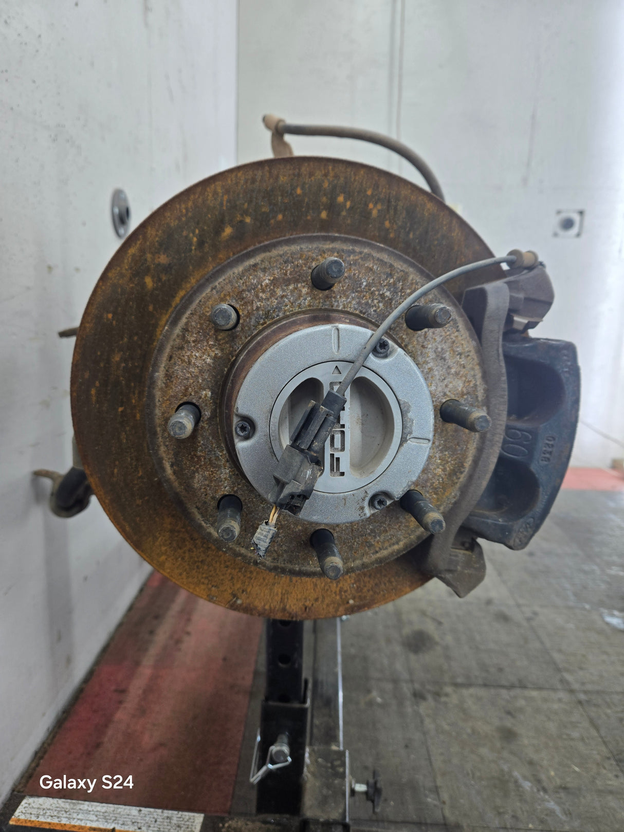 2011-2012 Ford Super Duty F250 F350 Front Axle 3.73 Gear Ratio 168K MILES