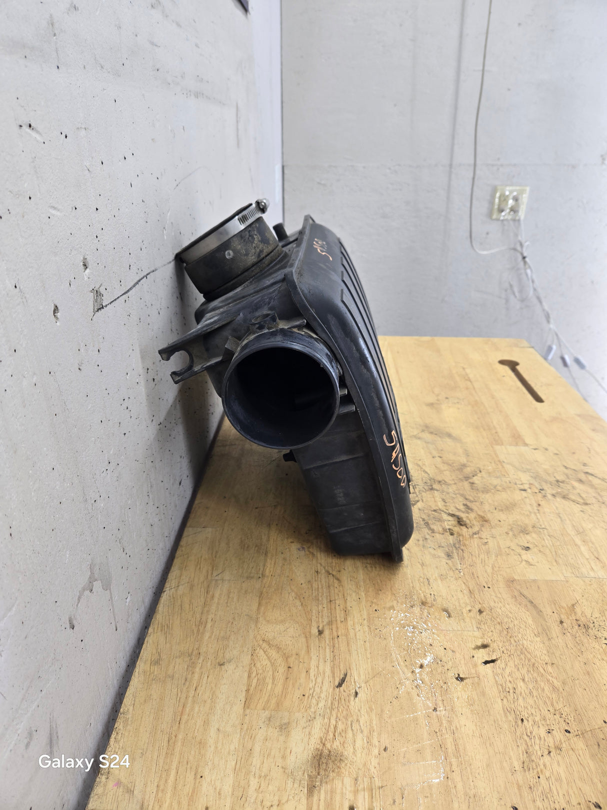 2004-2008 Dodge Ram 1500 4.7L Air Intake Resonator Box 53032048AA