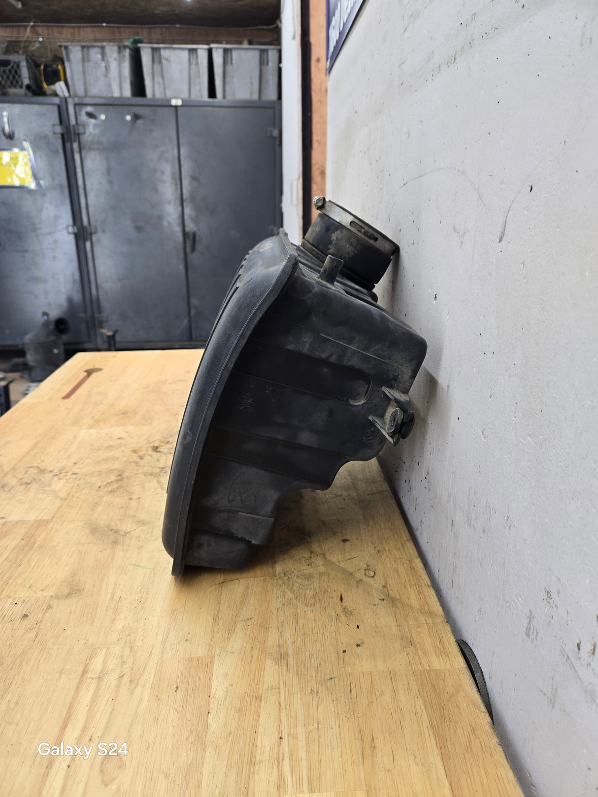 2004-2008 Dodge Ram 1500 4.7L Air Intake Resonator Box 53032048AA